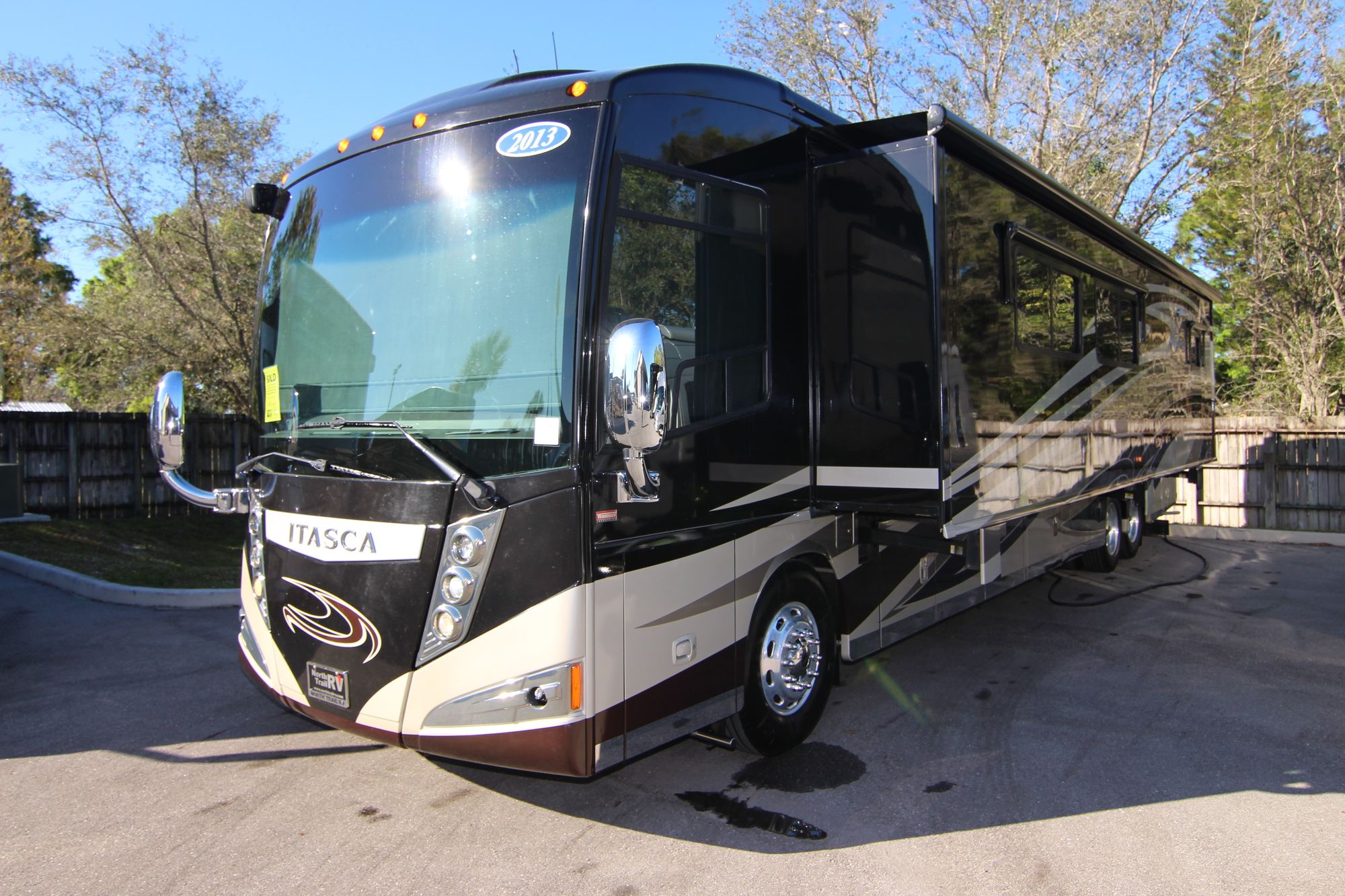 Used 2013 Itasca Ellipse 42QD Class A  For Sale