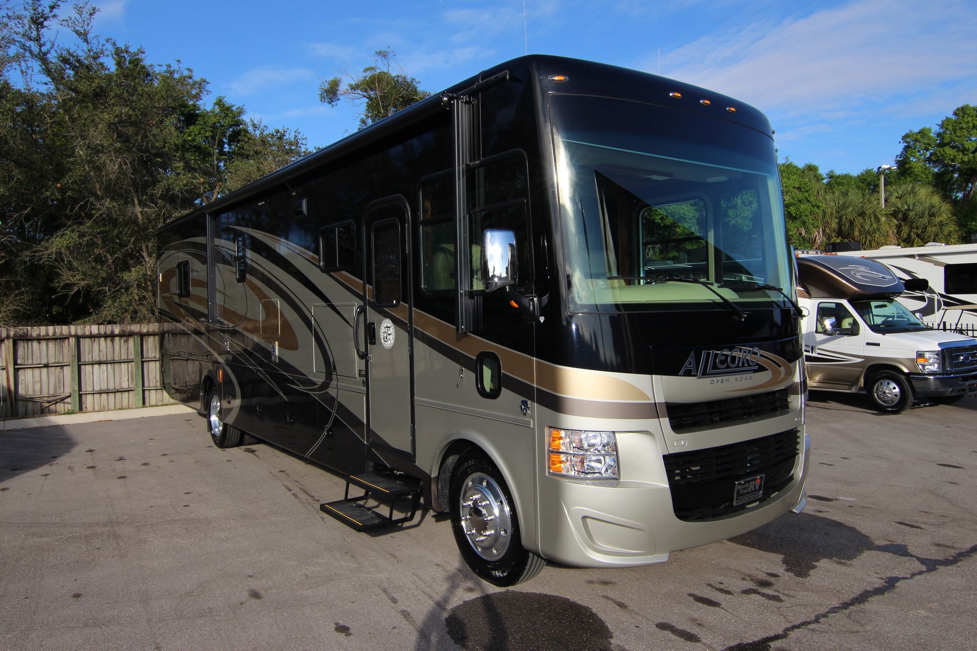 Used 2016 Tiffin Motor Homes Allegro 36LA Class A  For Sale