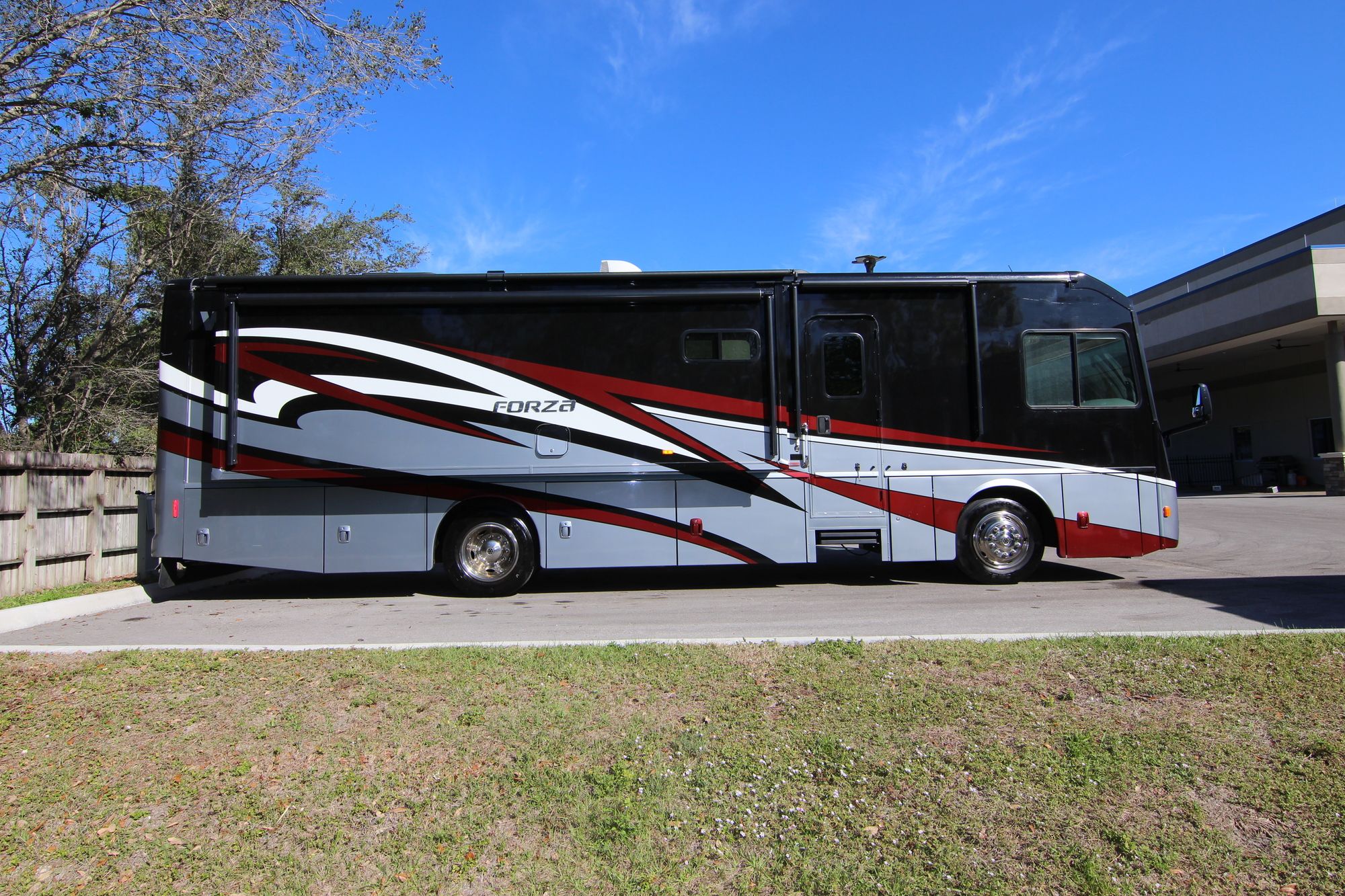 Used 2015 Winnebago Forza 34T Class A  For Sale