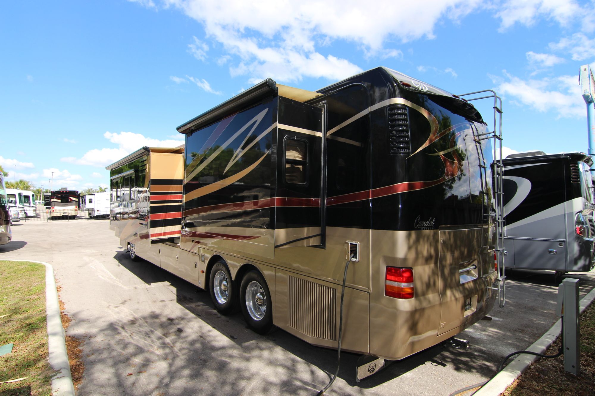 Used 2007 Monaco Camelot 42PDQ Class A  For Sale