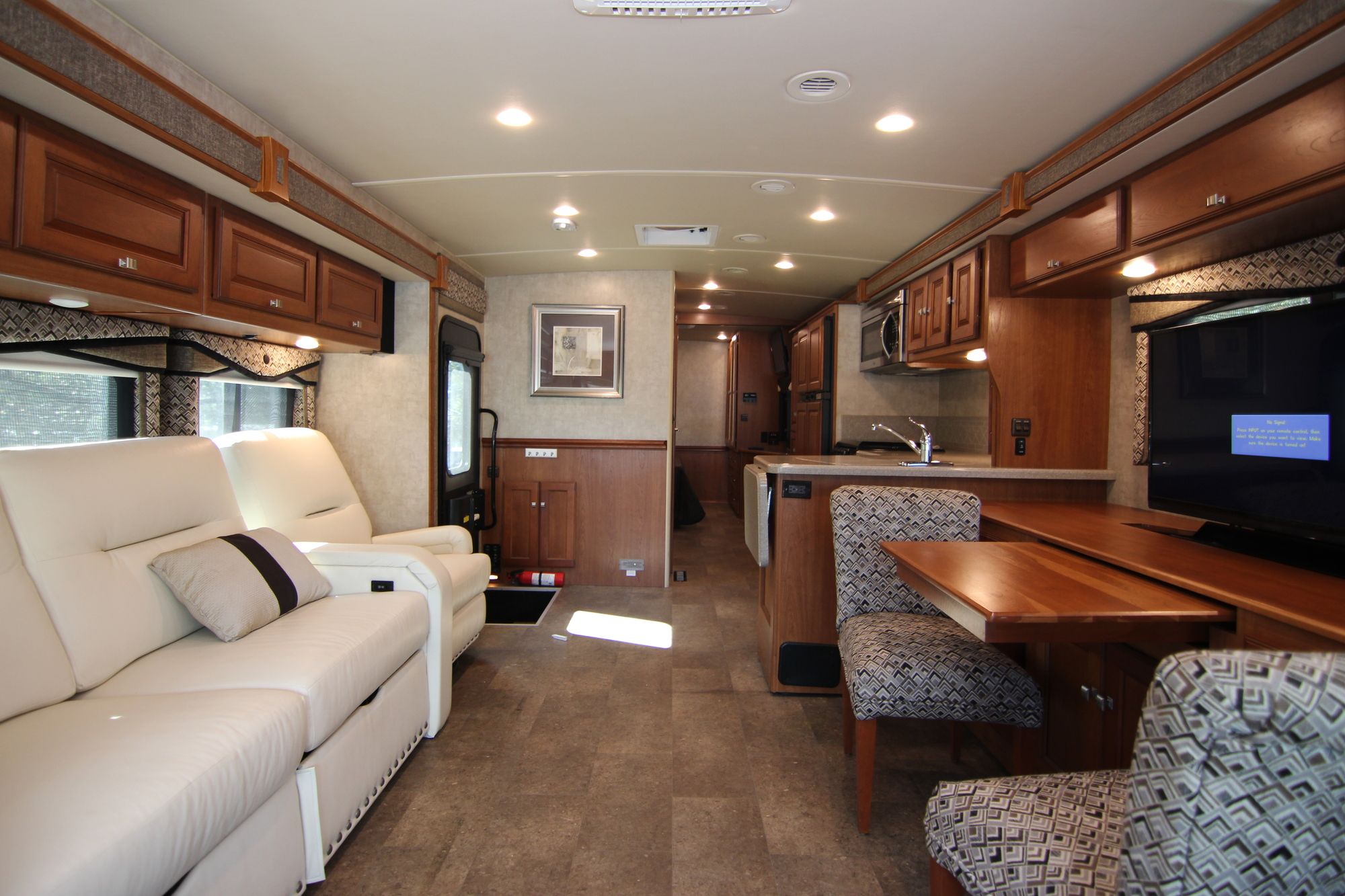 Used 2014 Itasca Sunova 33C Class A  For Sale