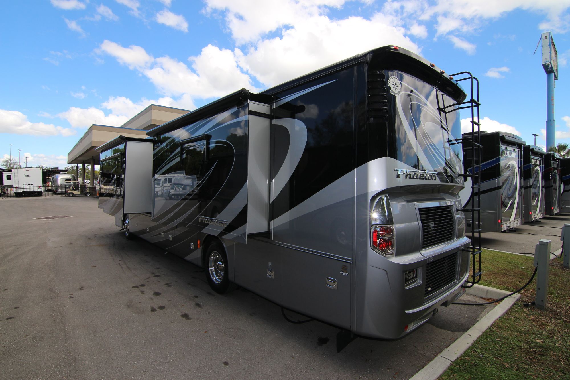 Used 2015 Tiffin Motor Homes Phaeton 40AH Class A  For Sale