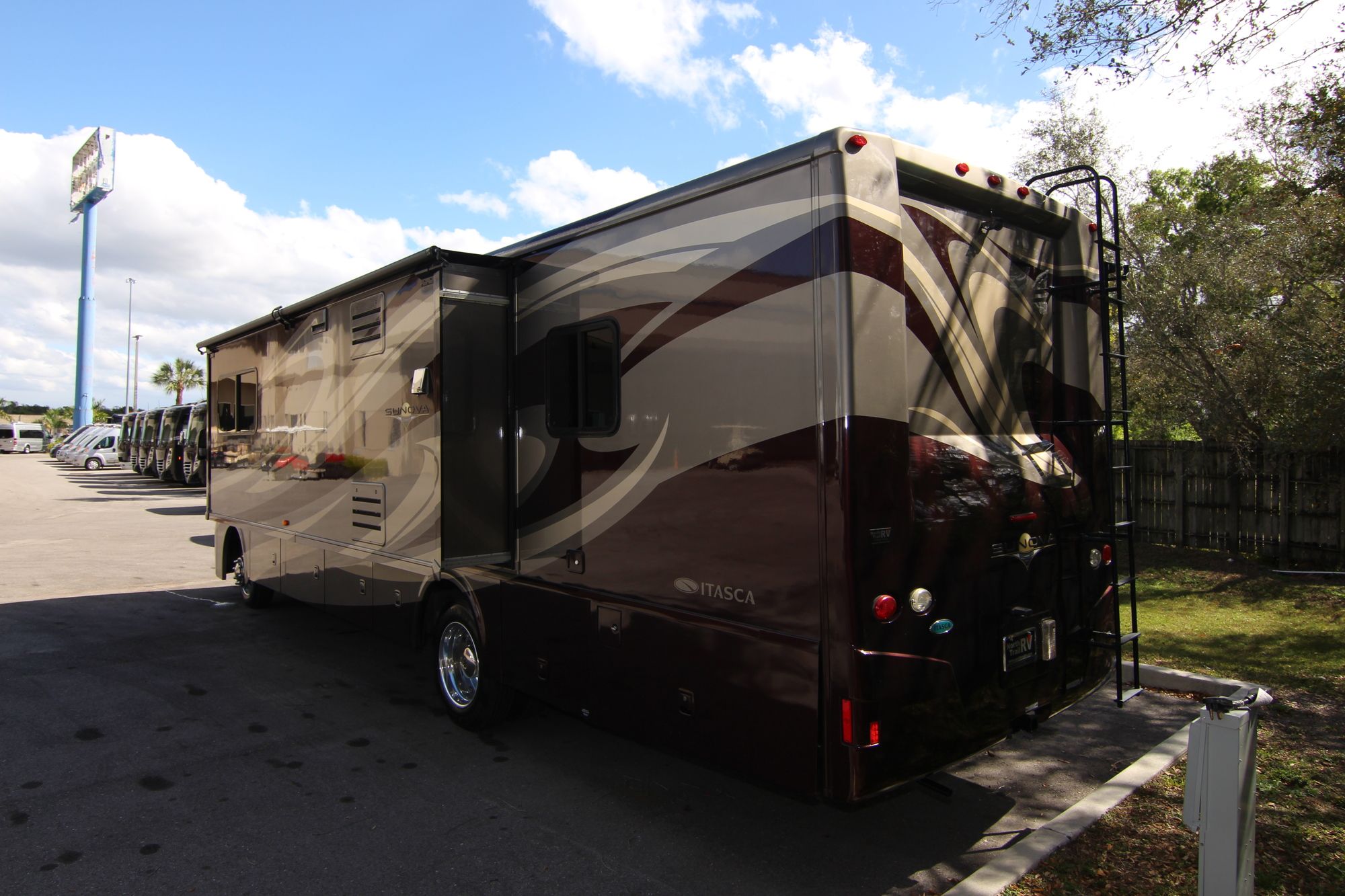 Used 2014 Itasca Sunova 33C Class A  For Sale