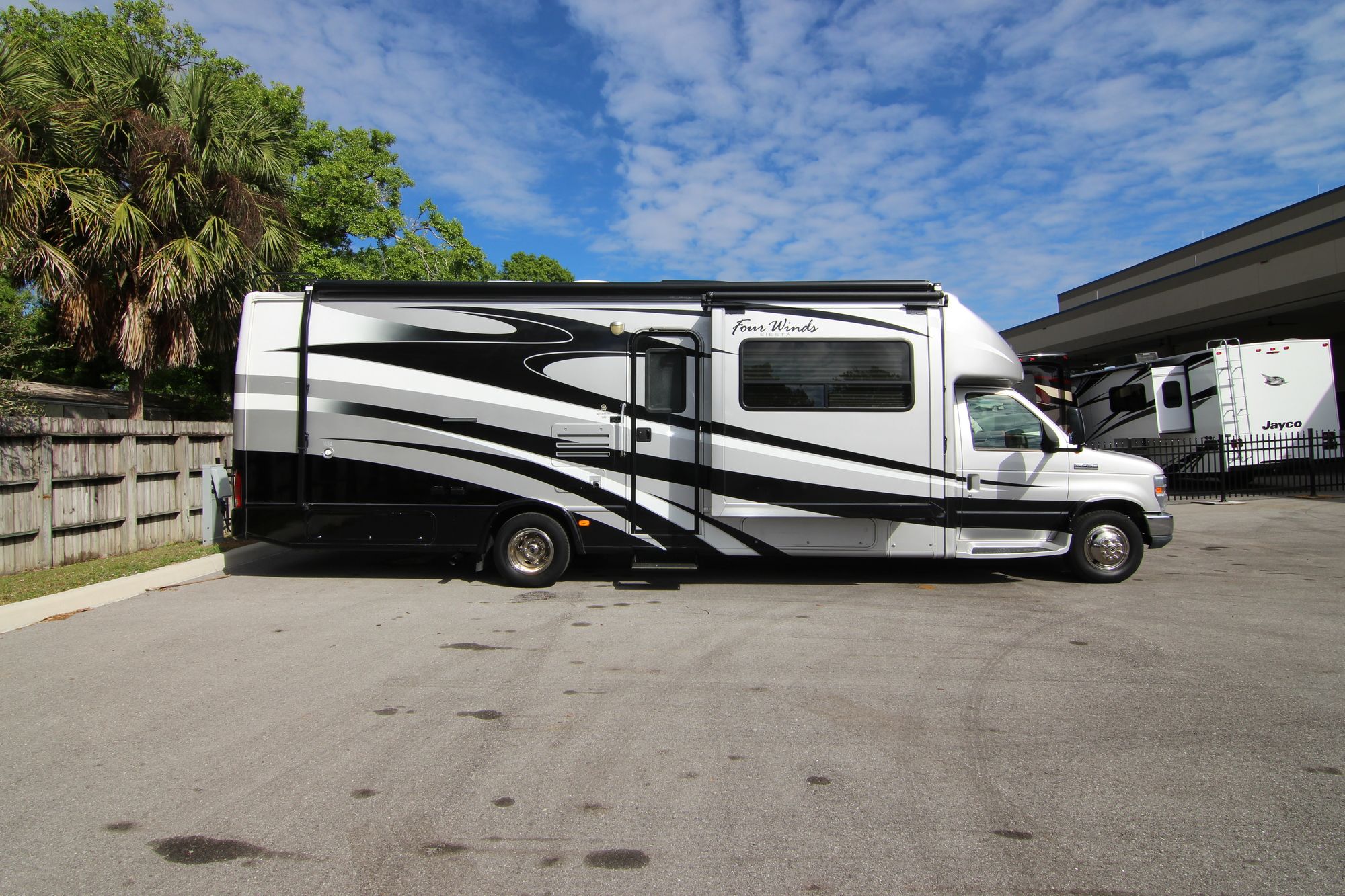 Used 2011 Four Winds Siesta 29BG Class C  For Sale