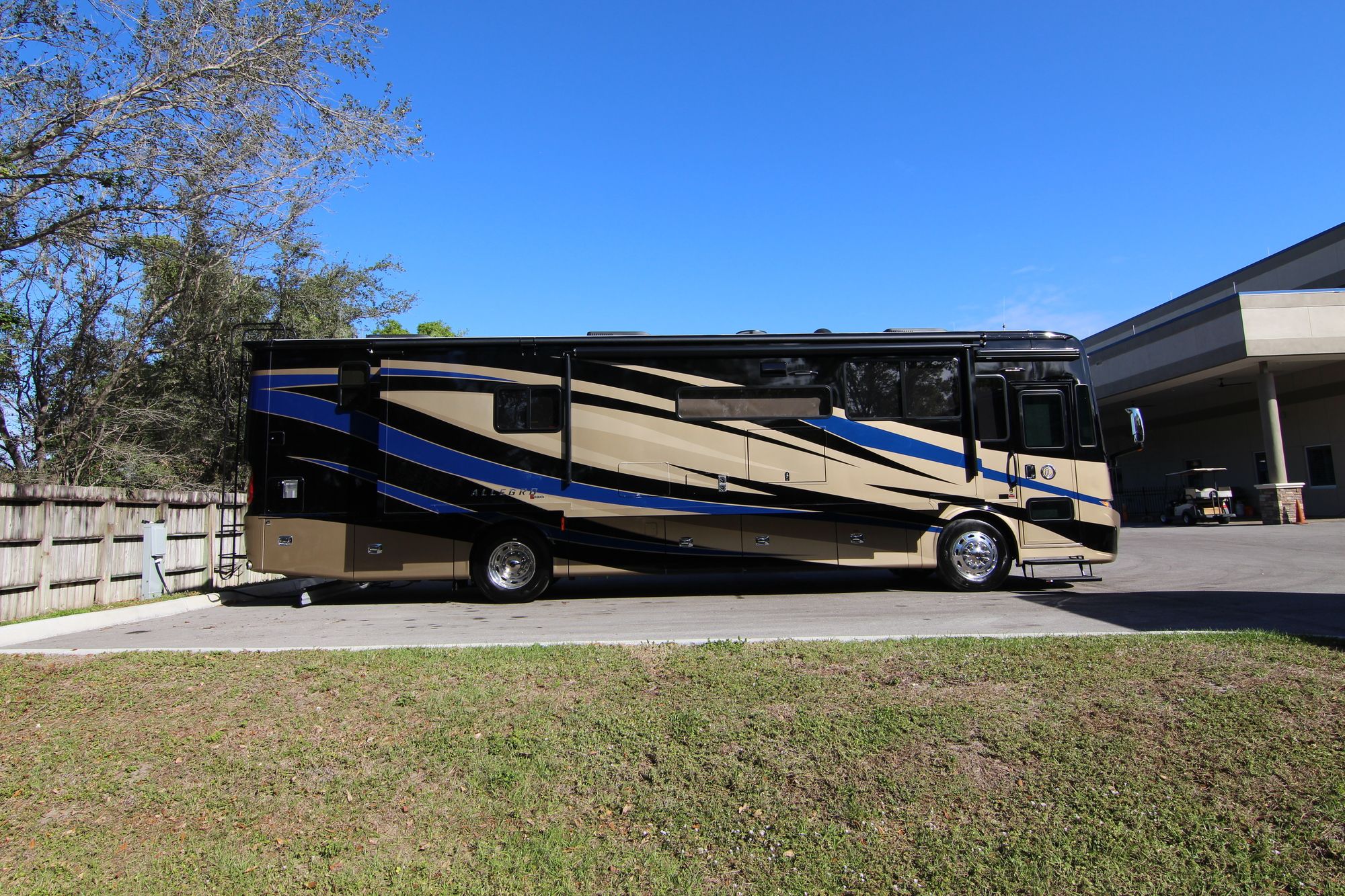 New 2019 Tiffin Motor Homes Allegro Red 37BA Class A  For Sale