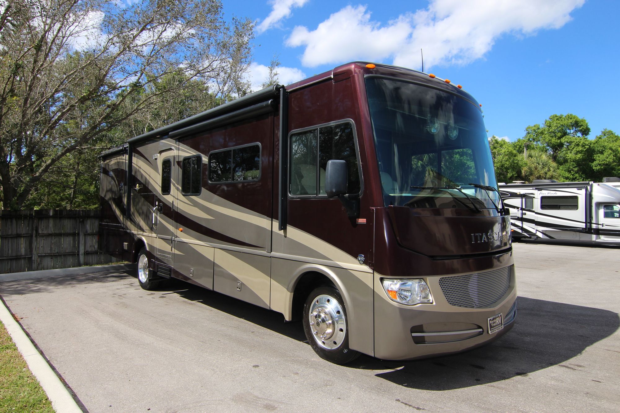 Used 2014 Itasca Sunova 33C Class A  For Sale