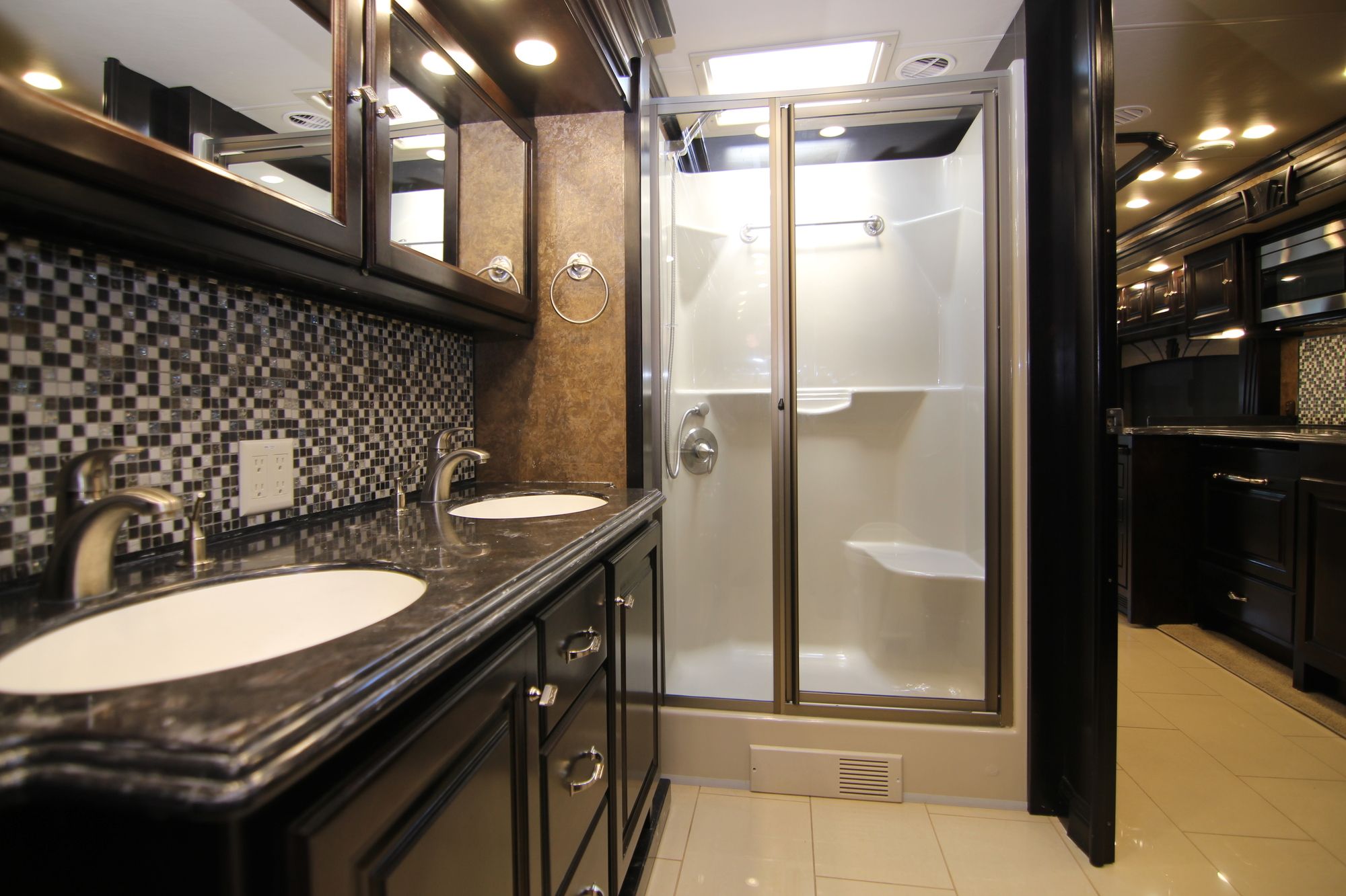 Used 2015 Tiffin Motor Homes Phaeton 40AH Class A  For Sale