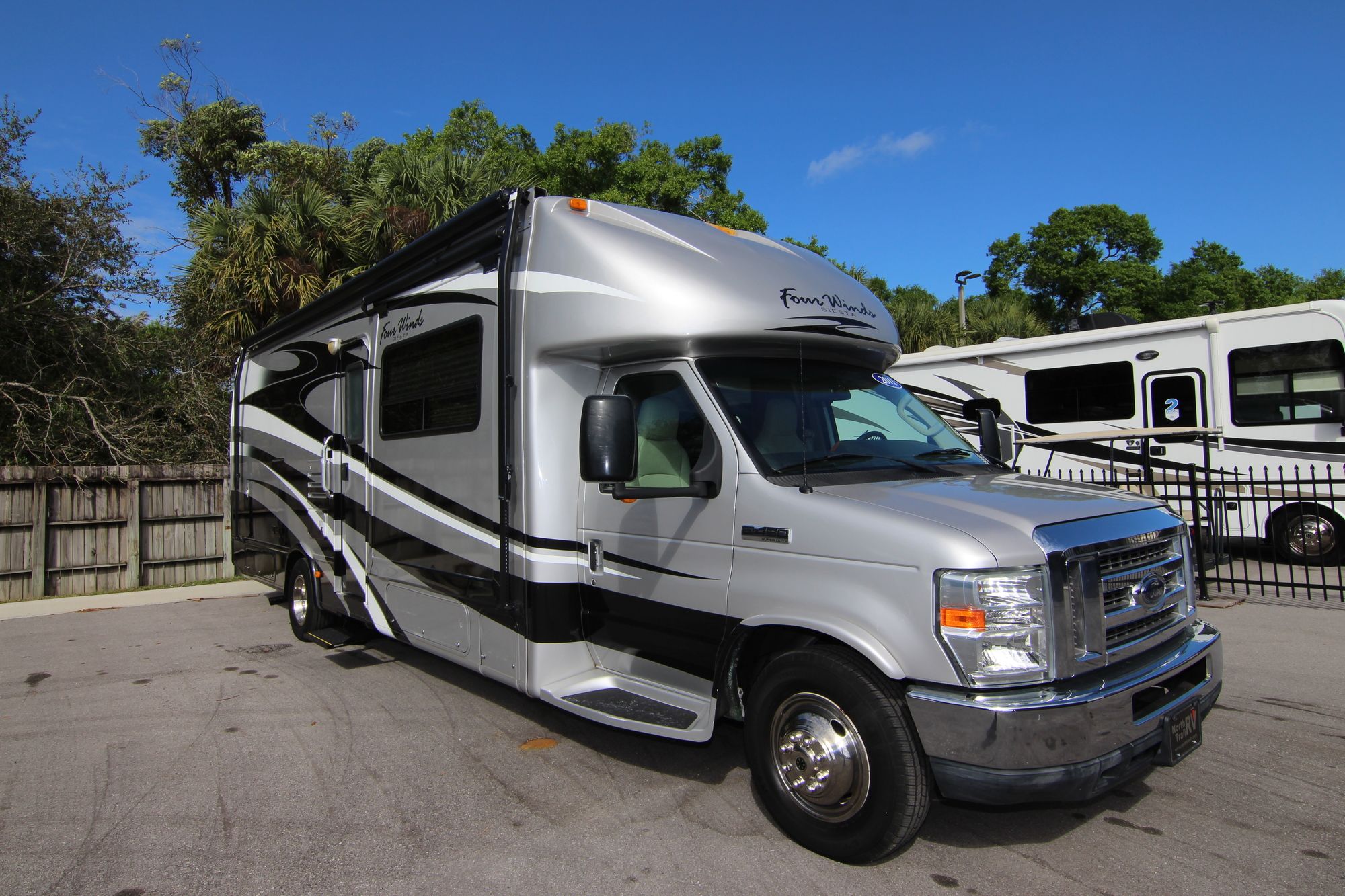 Used 2011 Four Winds Siesta 29BG Class C  For Sale