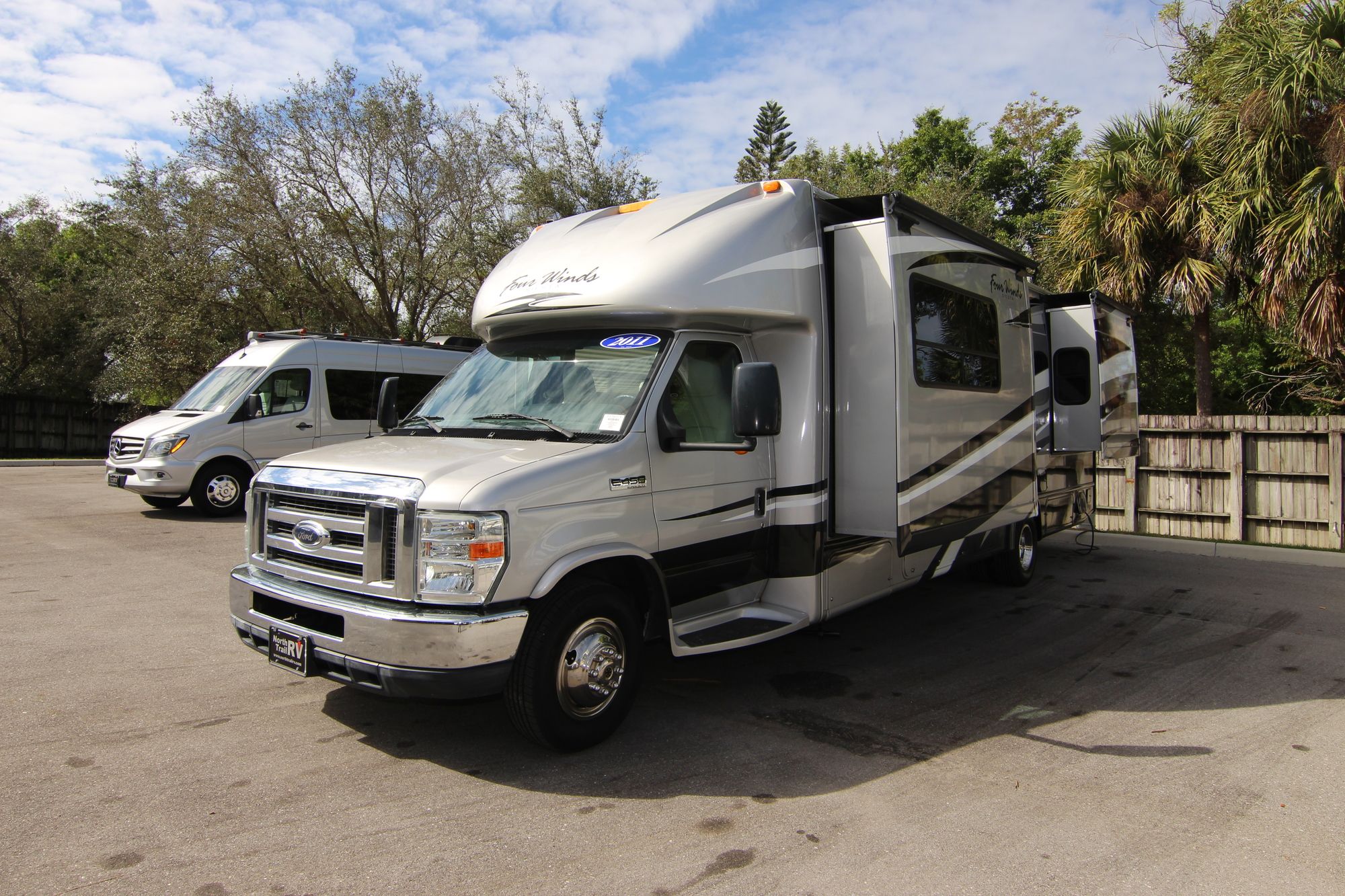 Used 2011 Four Winds Siesta 29BG Class C  For Sale