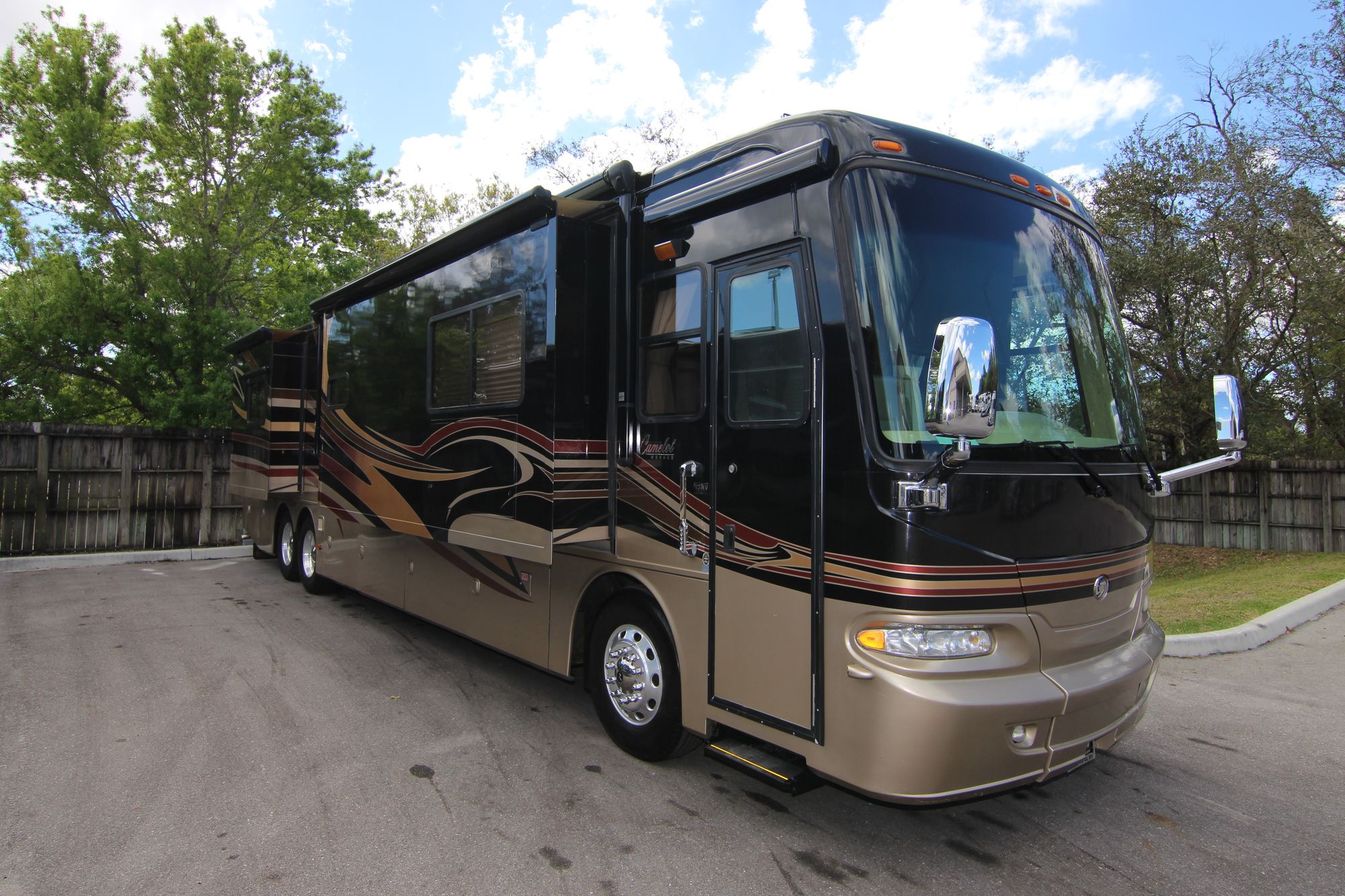 Used 2007 Monaco Camelot 42PDQ Class A  For Sale