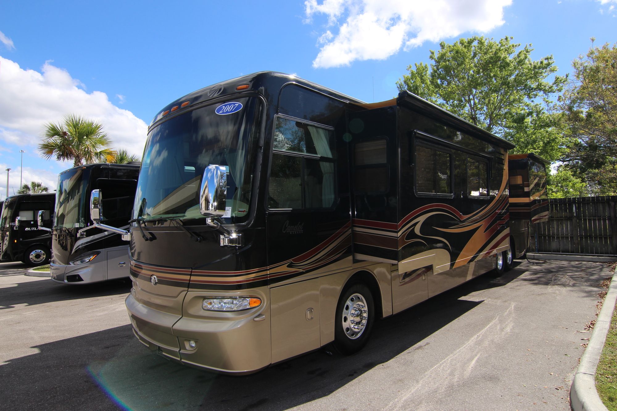 Used 2007 Monaco Camelot 42PDQ Class A  For Sale