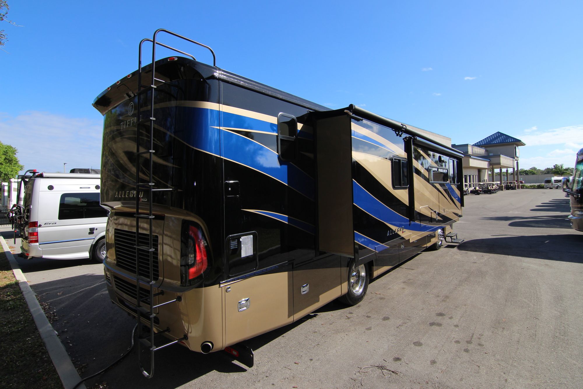 New 2019 Tiffin Motor Homes Allegro Red 37BA Class A  For Sale