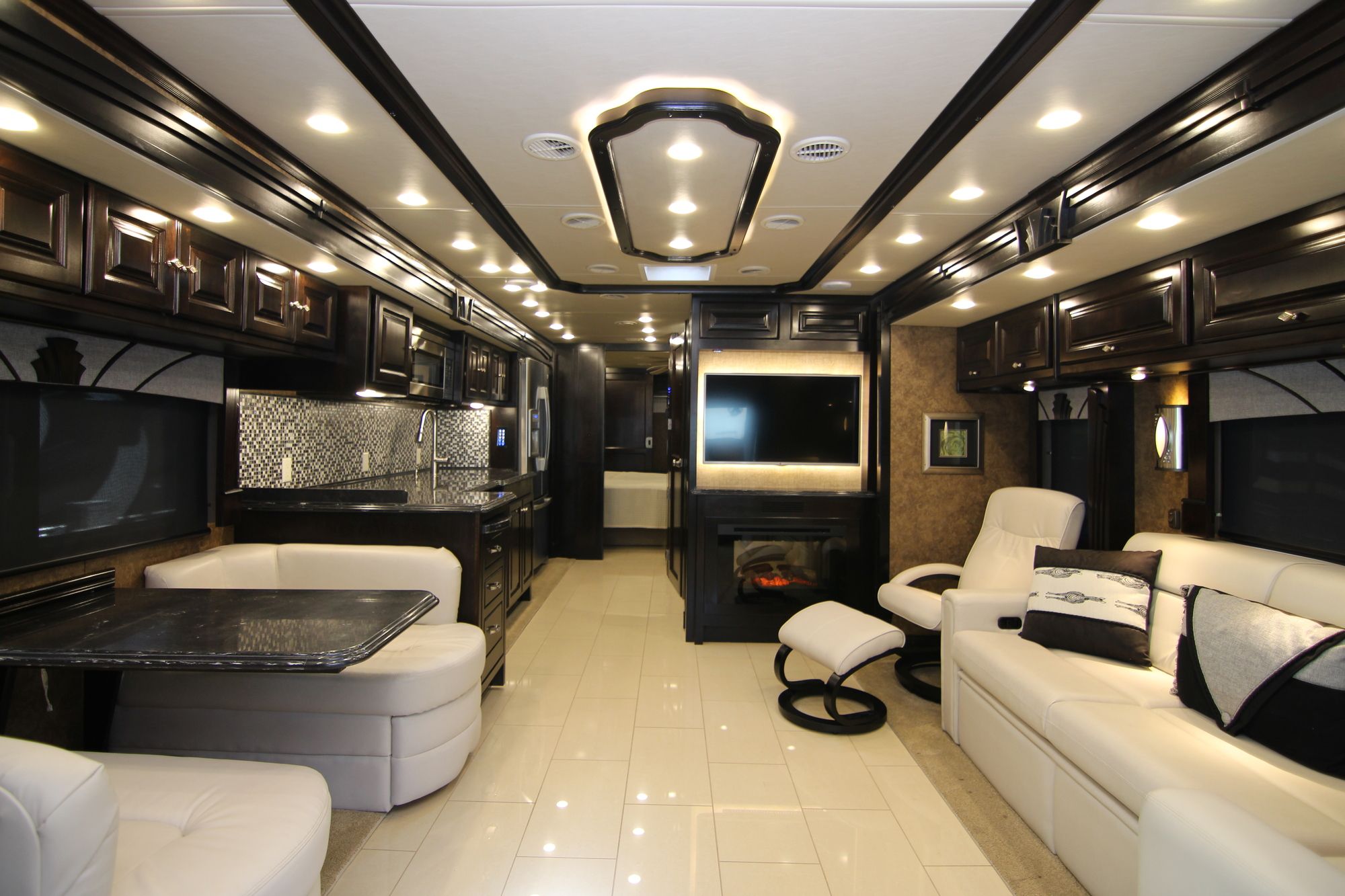 Used 2015 Tiffin Motor Homes Phaeton 40AH Class A  For Sale