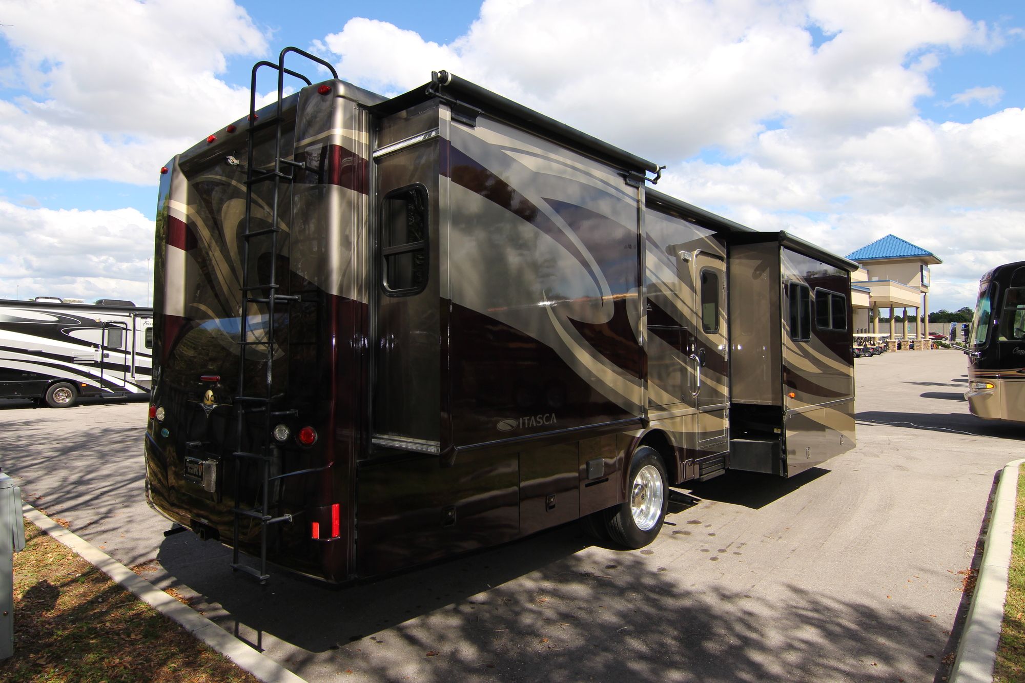 Used 2014 Itasca Sunova 33C Class A  For Sale