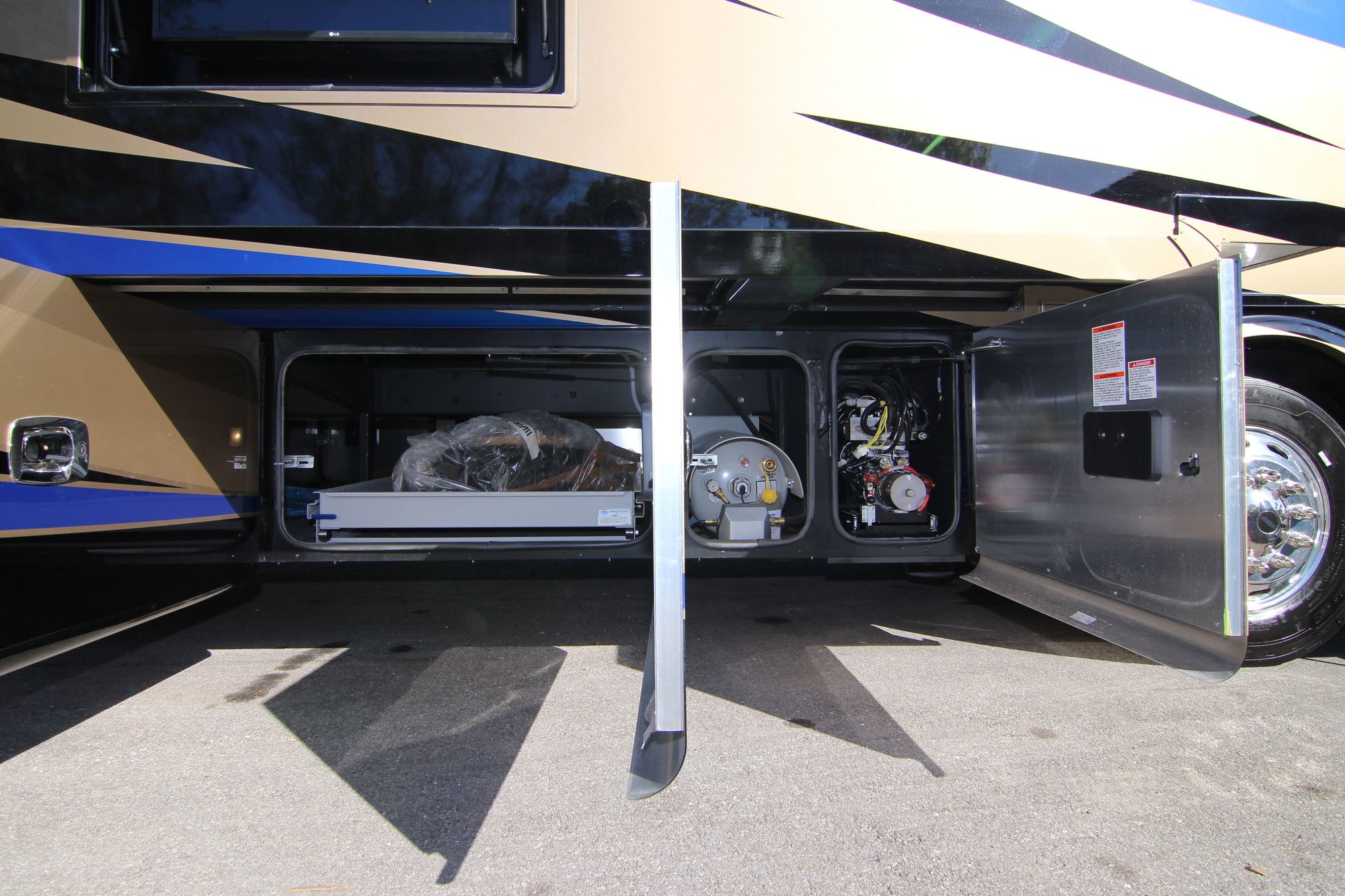 New 2019 Tiffin Motor Homes Allegro Red 37BA Class A  For Sale