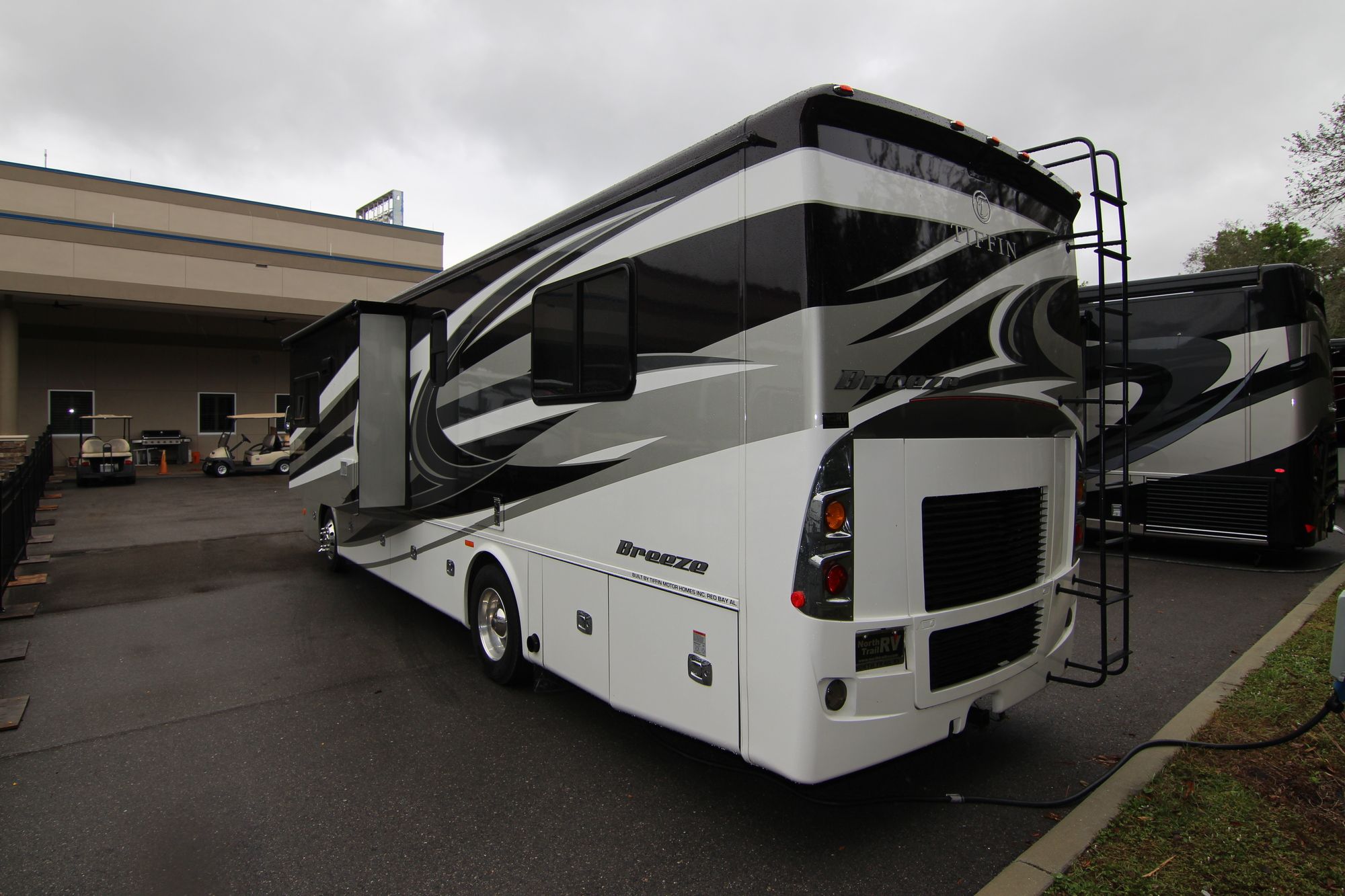 Used 2017 Tiffin Motor Homes Breeze 32BR Class A  For Sale