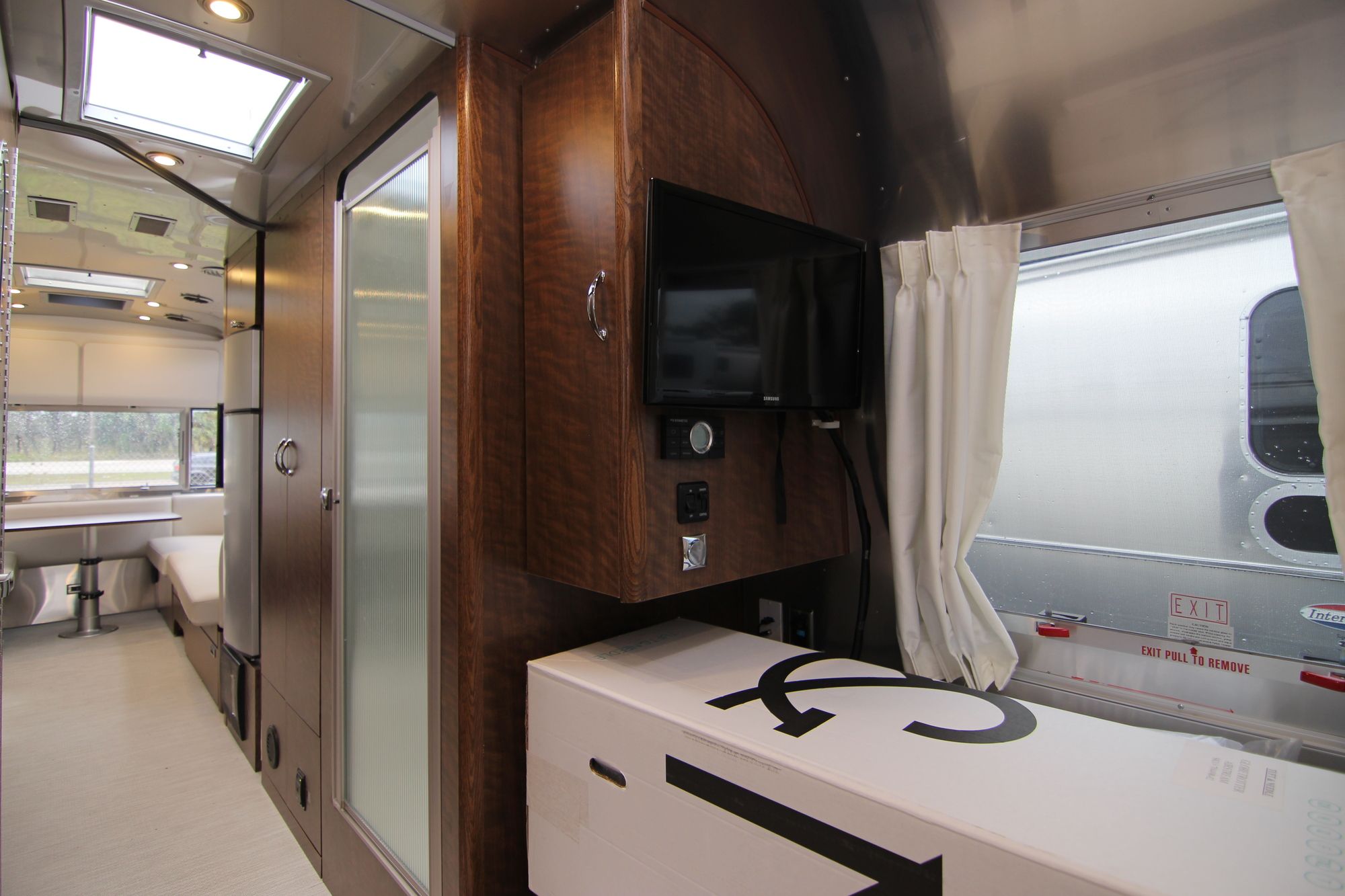 New 2019 Airstream Globetrotter 27FB Travel Trailer  For Sale