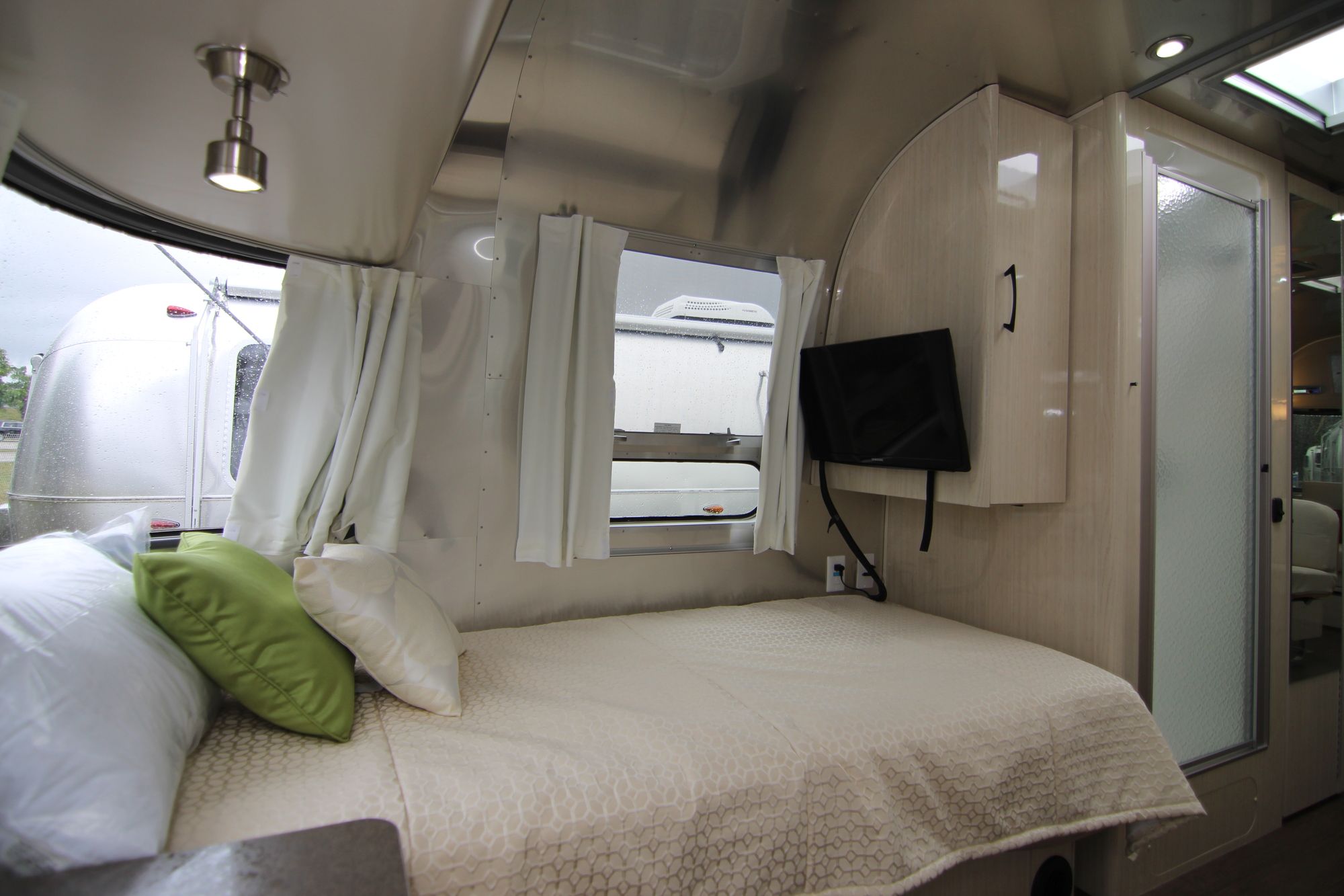 New 2019 Airstream Intl Serenity 28RB Travel Trailer  For Sale