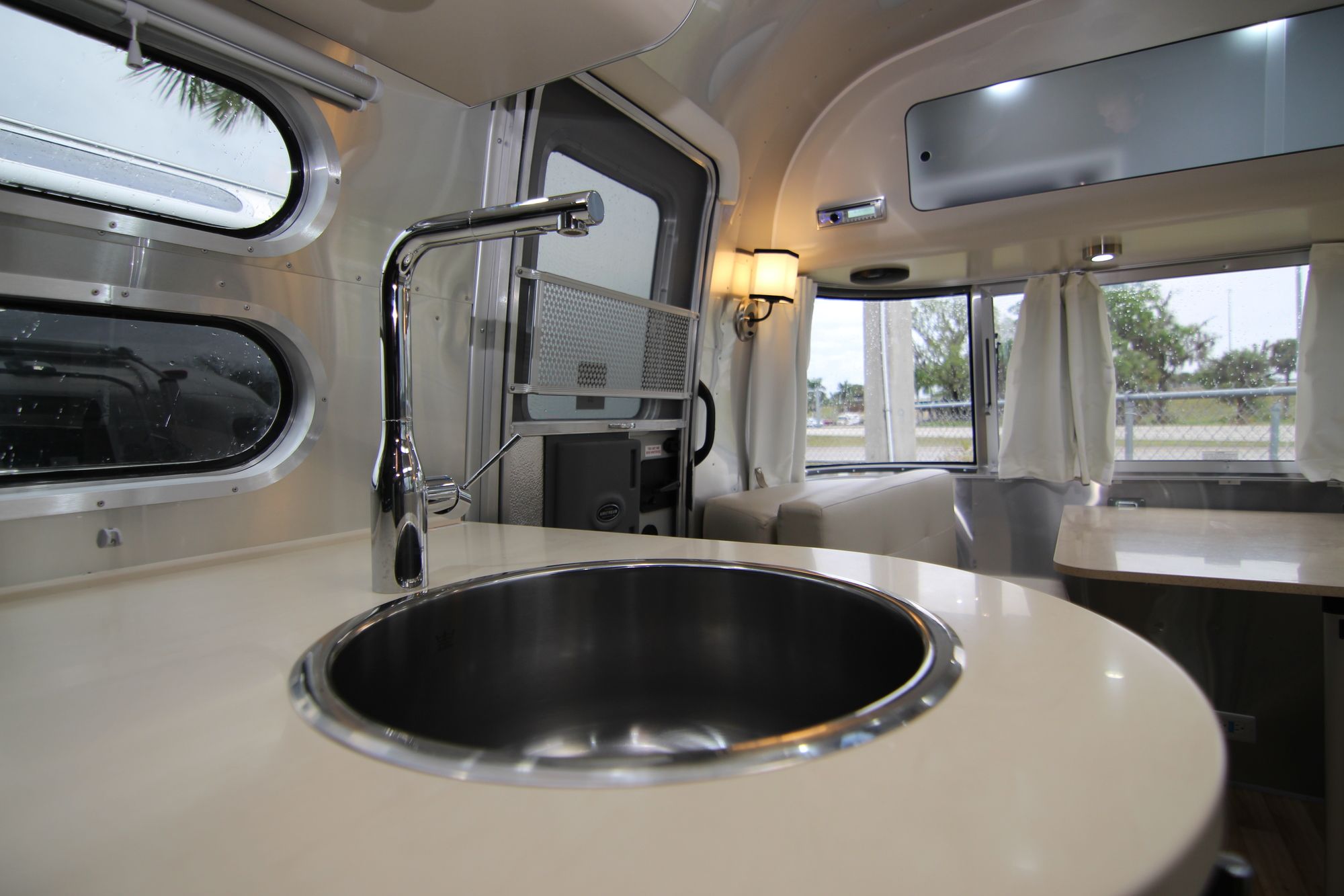 New 2019 Airstream Intl Signature 25FB Travel Trailer  For Sale