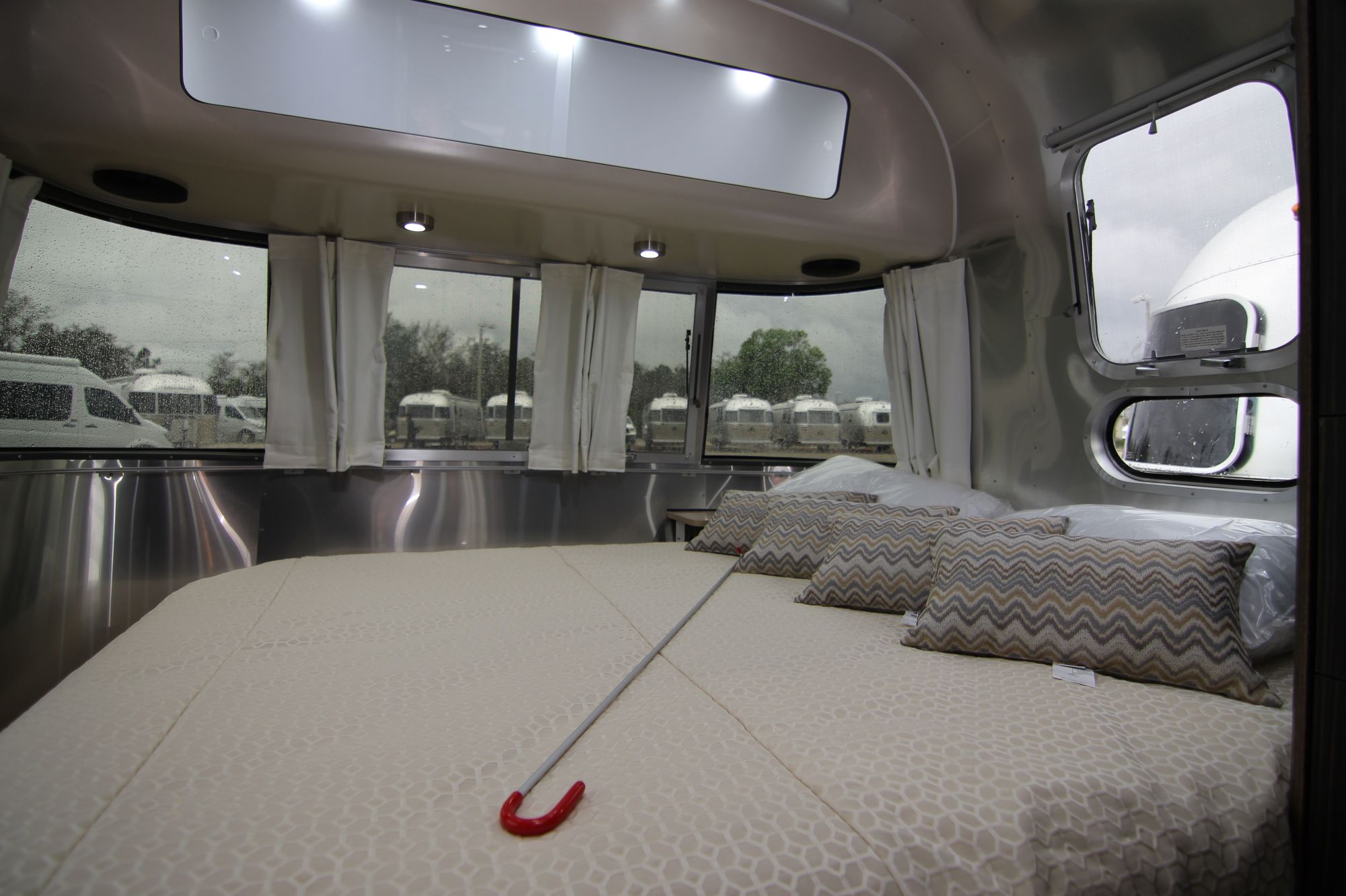 New 2019 Airstream Intl Signature 25FB Travel Trailer  For Sale