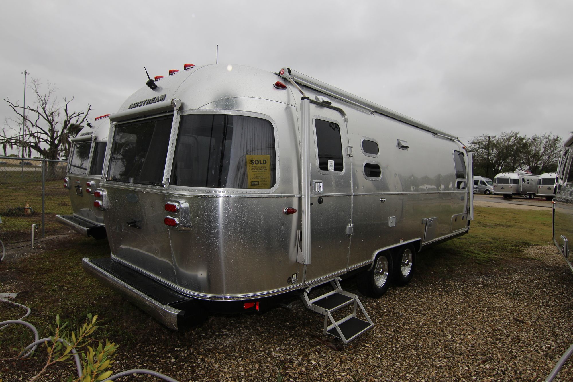 New 2019 Airstream Globetrotter 27FB Travel Trailer  For Sale