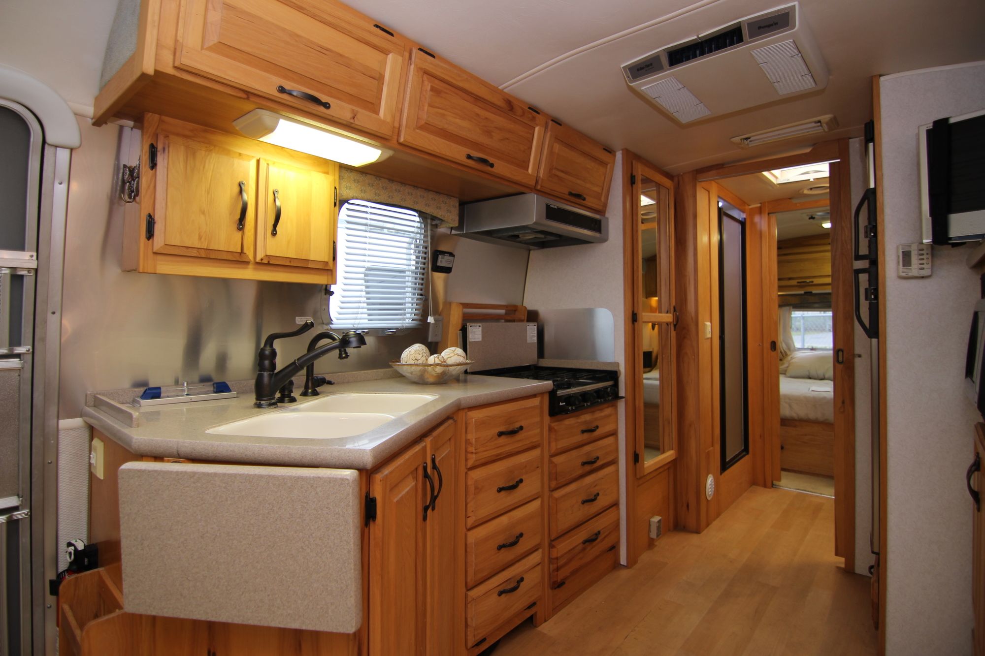 Used 2007 Airstream Classic 30-SLD Travel Trailer  For Sale