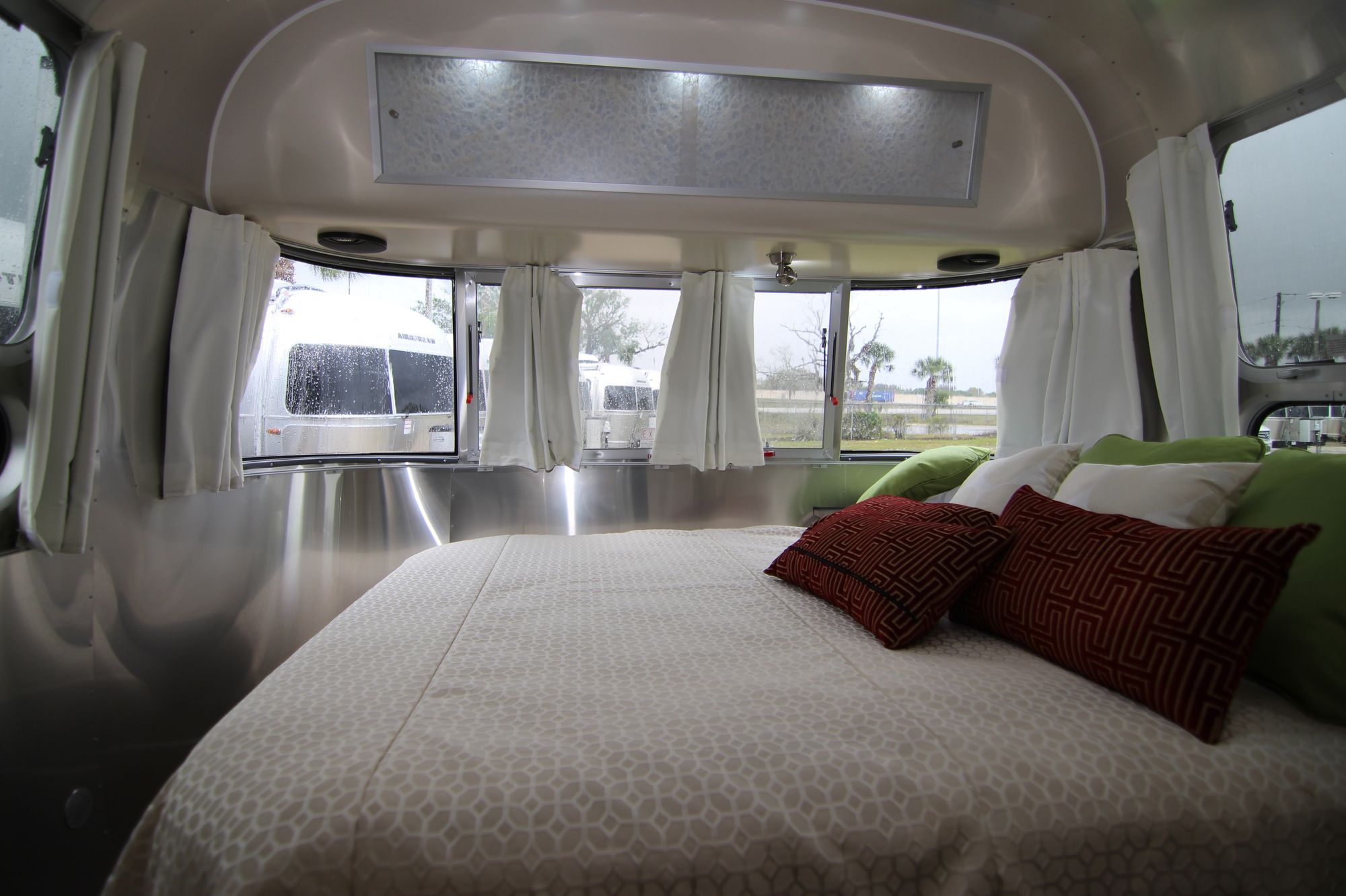 New 2019 Airstream Intl Serenity 25RB Travel Trailer  For Sale