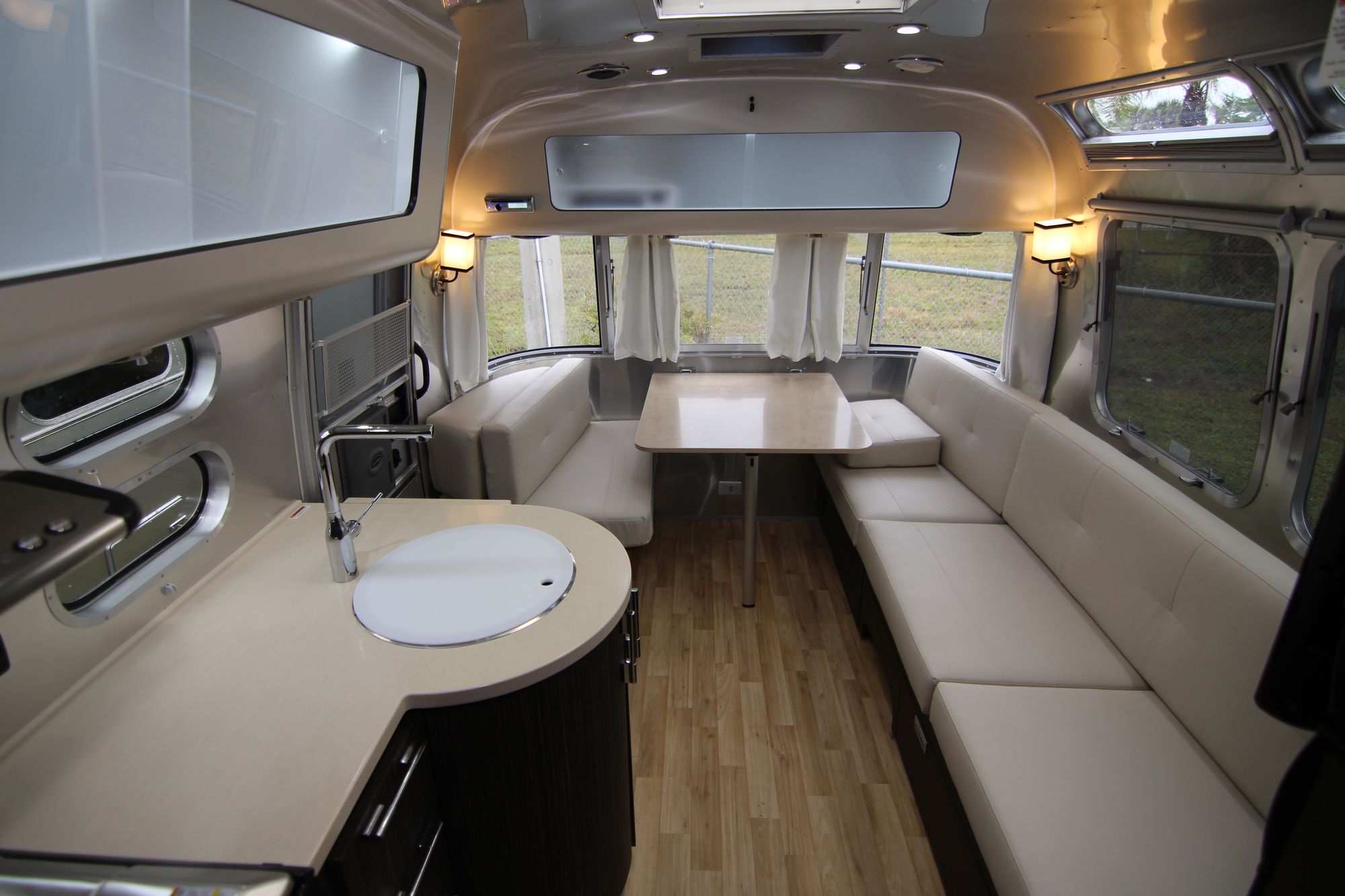 2019 Airstream Intl Signature 25FB 12196