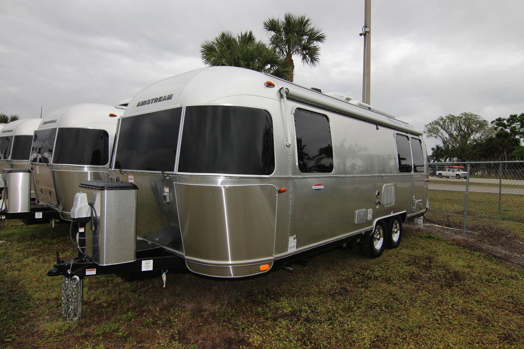 New 2019 Airstream Intl Signature 25FB Travel Trailer  For Sale