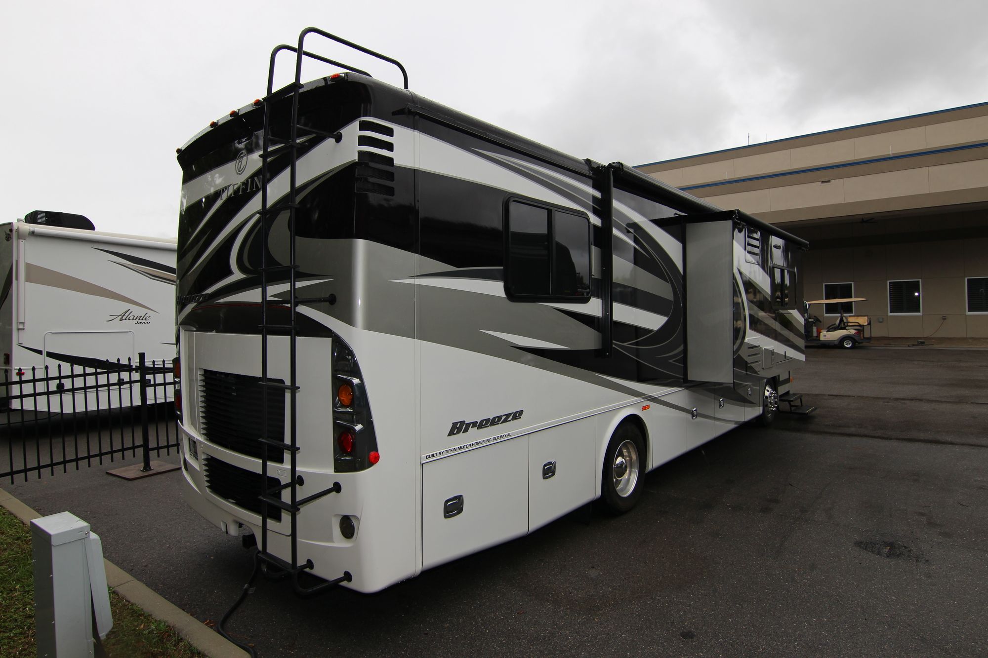 Used 2017 Tiffin Motor Homes Breeze 32BR Class A  For Sale