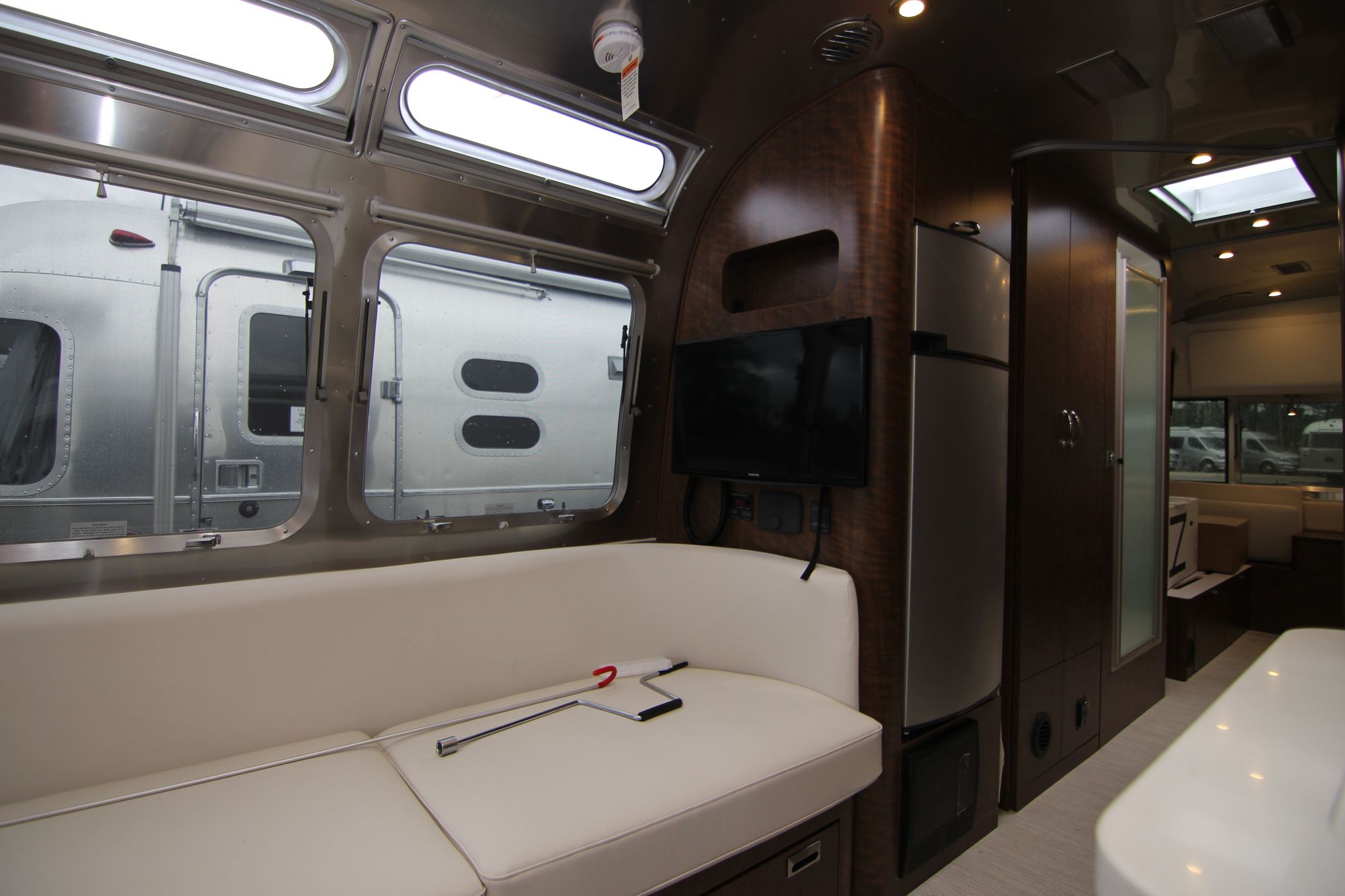 New 2019 Airstream Globetrotter 27FB Travel Trailer  For Sale