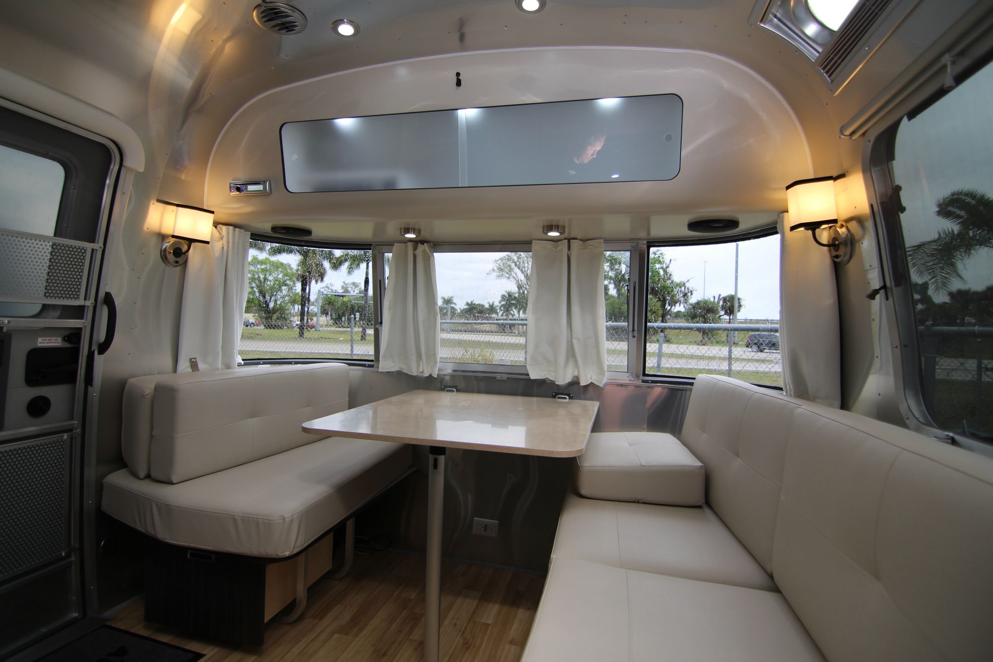 New 2019 Airstream Intl Signature 25FB Travel Trailer  For Sale