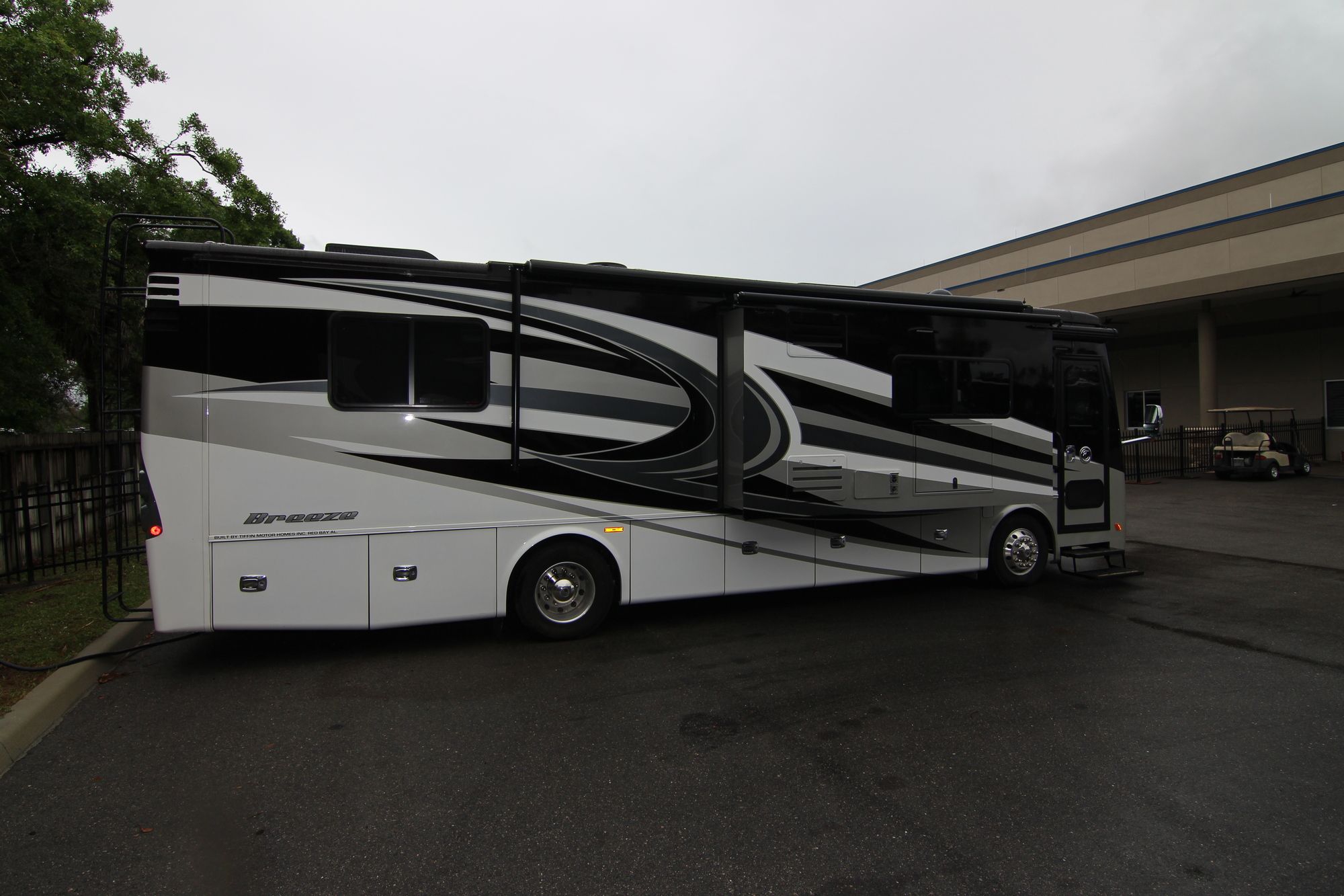 Used 2017 Tiffin Motor Homes Breeze 32BR Class A  For Sale