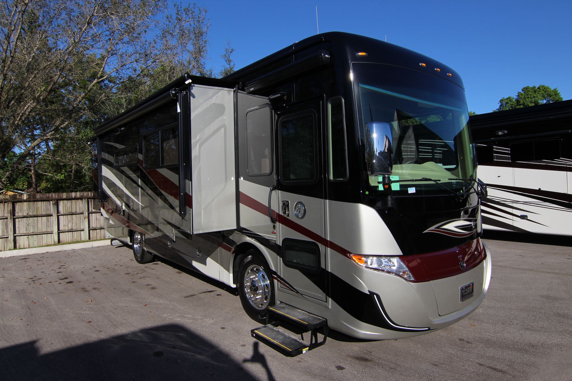 New 2019 Tiffin Motor Homes Allegro Red 33AA Class A  For Sale