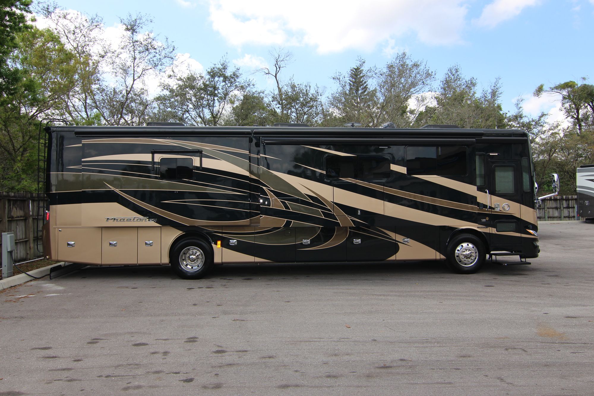 New 2019 Tiffin Motor Homes Phaeton 40 IH Class A  For Sale