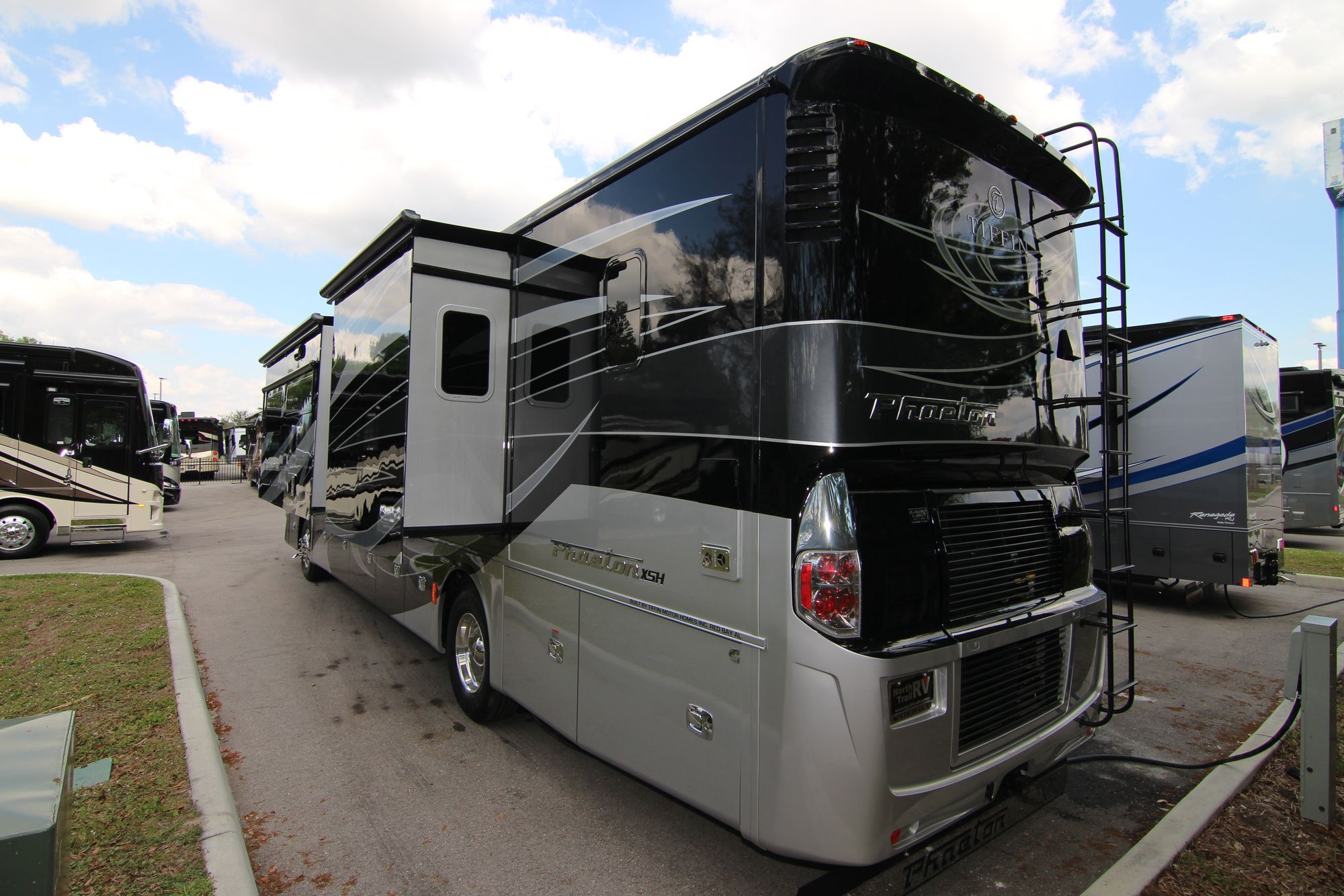 New 2019 Tiffin Motor Homes Phaeton 40IH Class A  For Sale