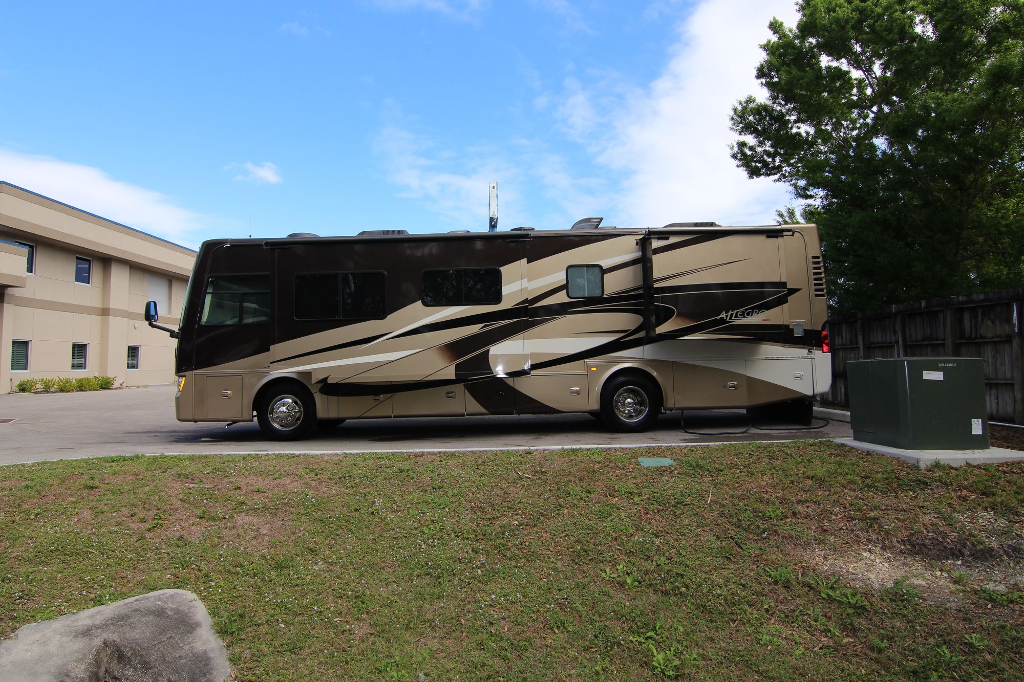 Used 2010 Tiffin Motor Homes Allegro Red 36QSA Class A  For Sale