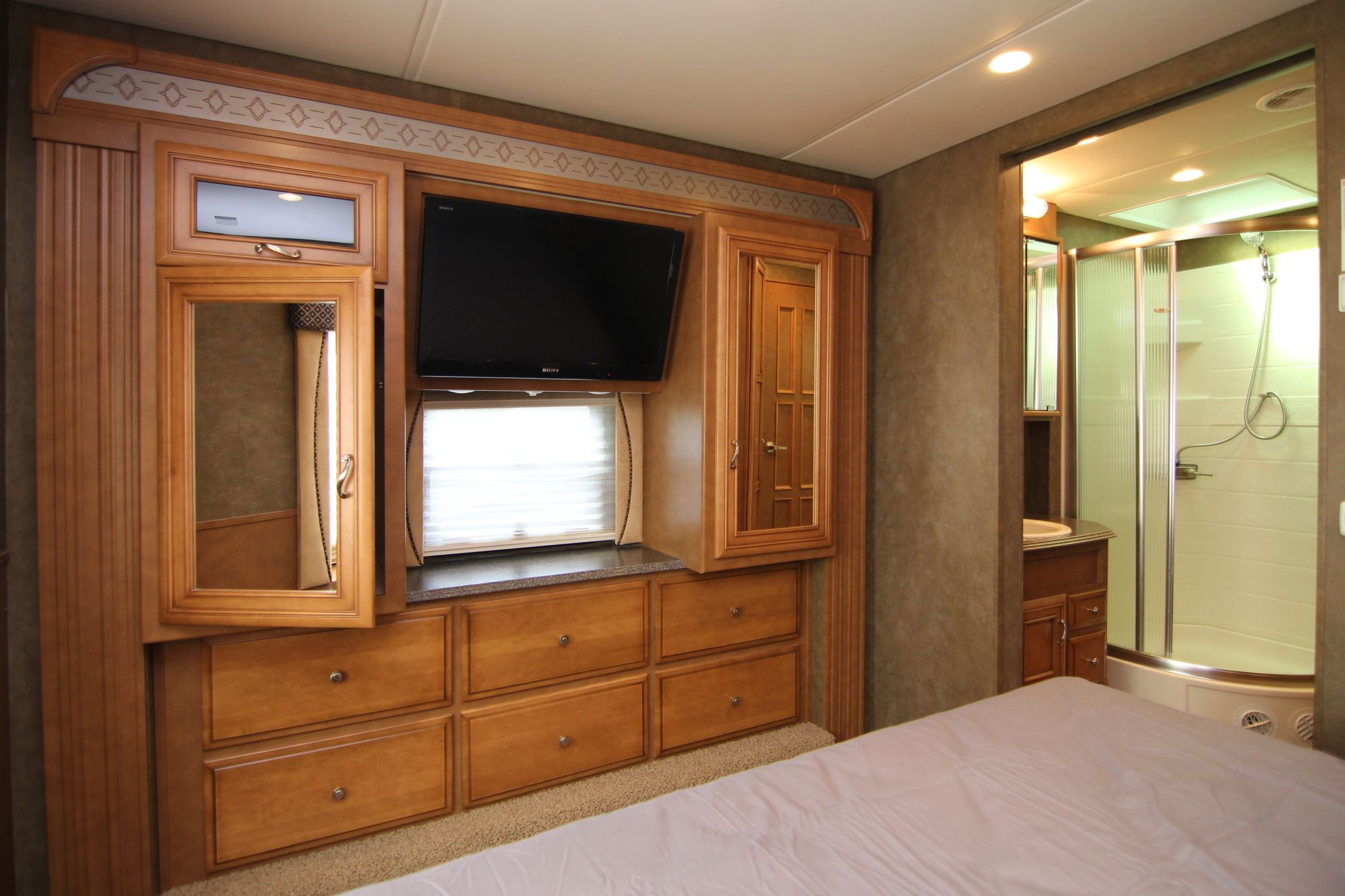 Used 2013 Newmar Canyon Star 3940 Class A  For Sale