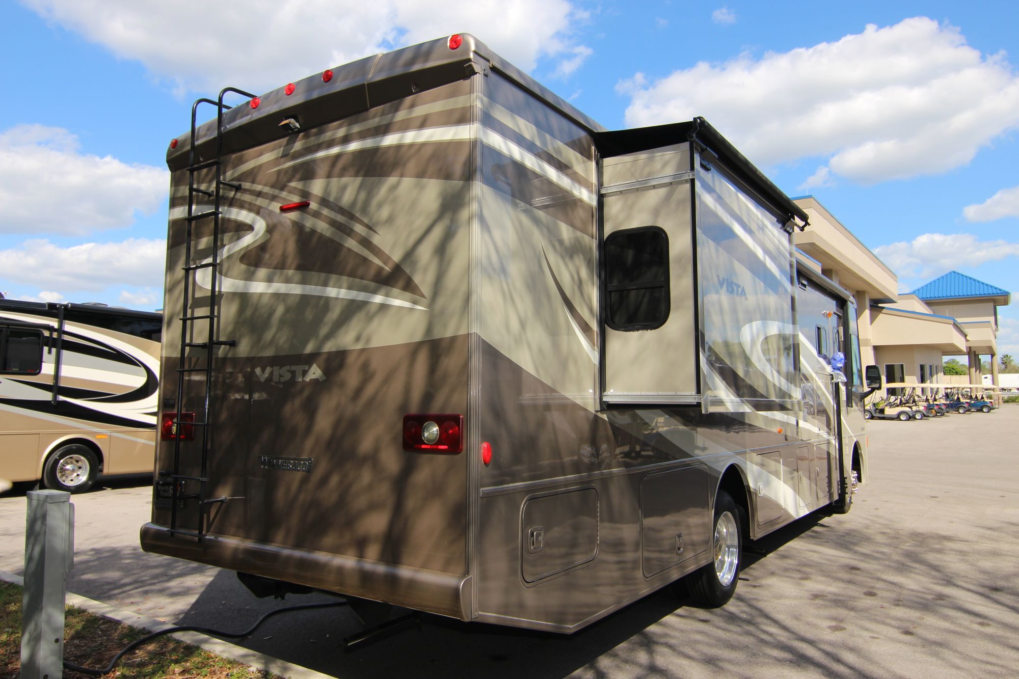 Used 2015 Winnebago Vista 35F Class A  For Sale