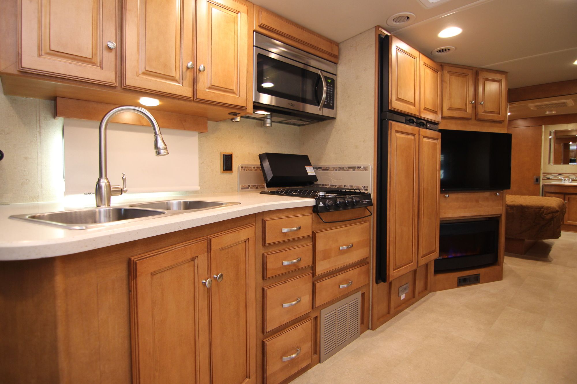 Used 2015 Winnebago Vista 35F Class A  For Sale