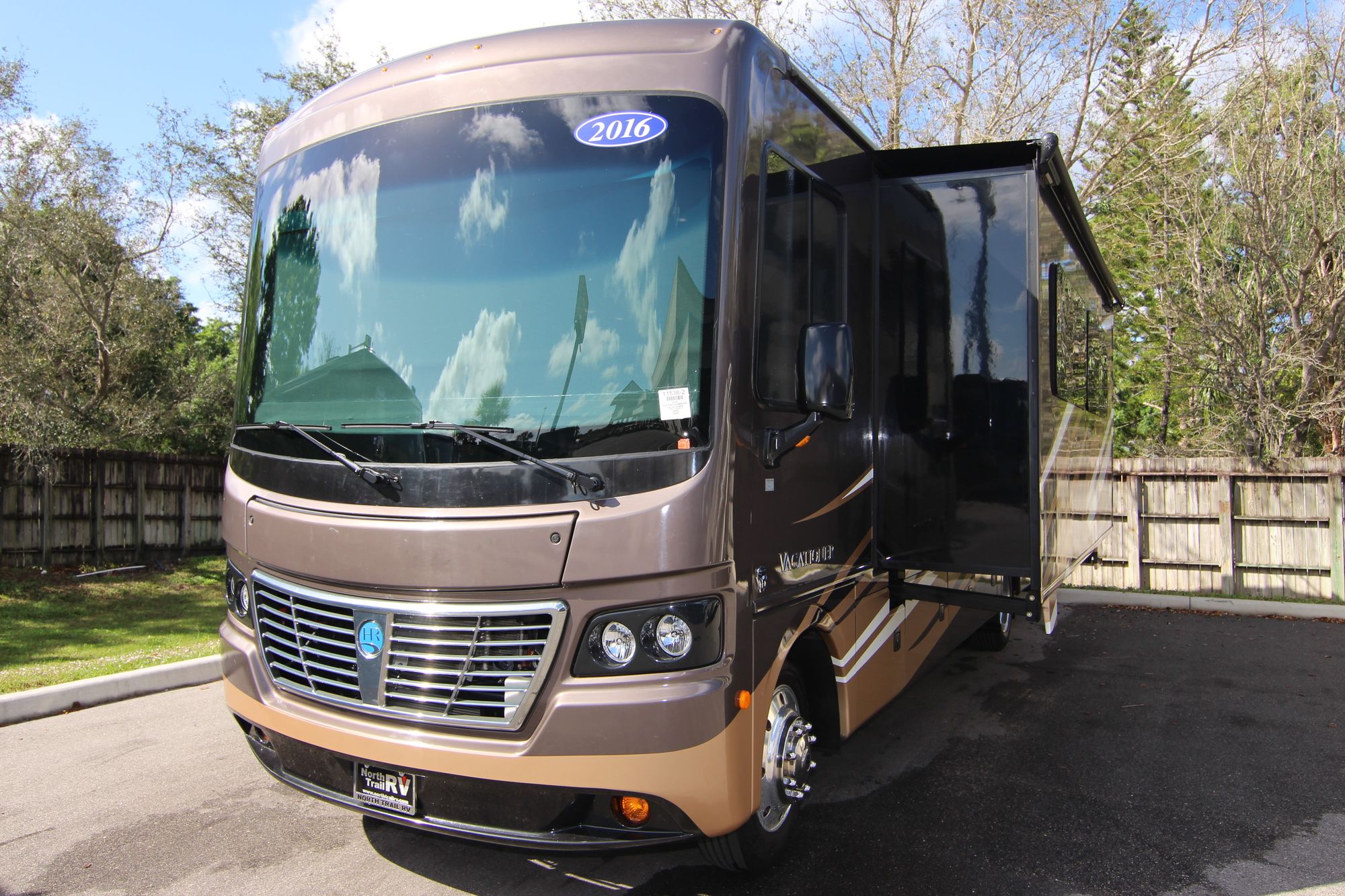 Used 2016 Holiday Rambler Vacationer 35DK Class A  For Sale