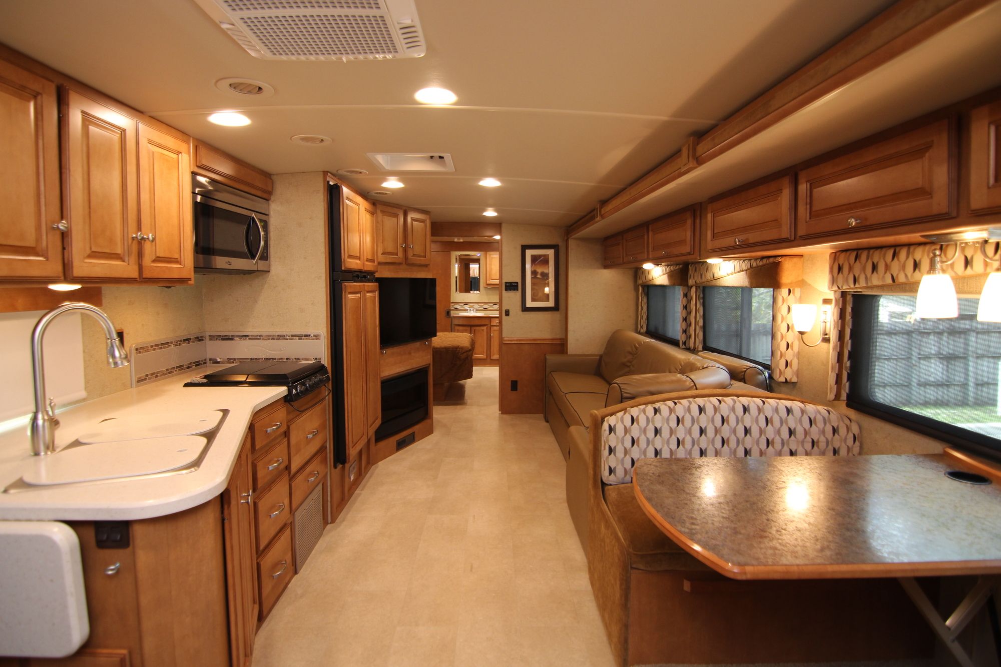 Used 2015 Winnebago Vista 35F Class A  For Sale