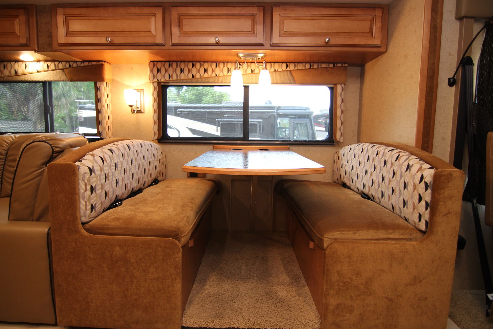 Used 2015 Winnebago Vista 35F Class A  For Sale