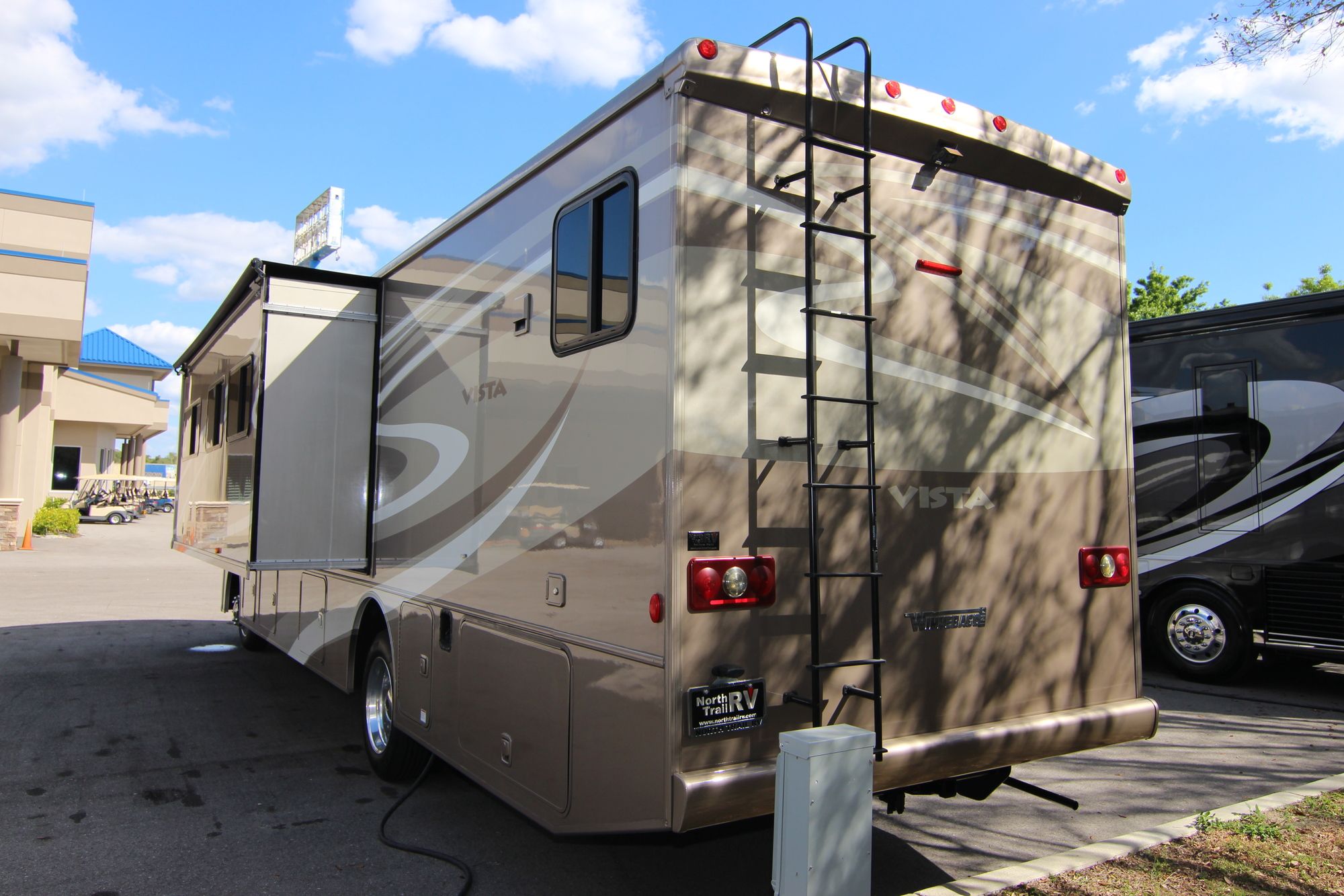 Used 2015 Winnebago Vista 35F Class A  For Sale