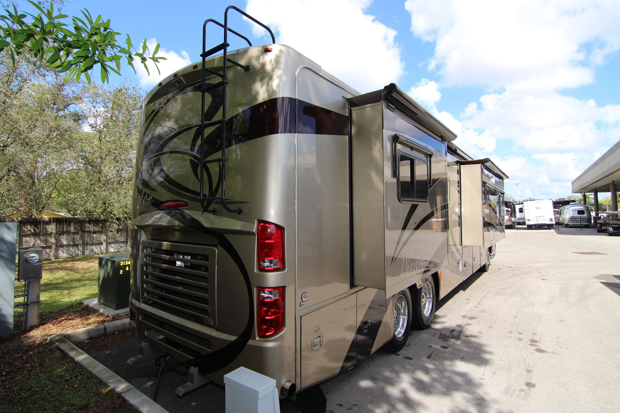 Used 2008 Tiffin Motor Homes Phaeton 42QRH Class A  For Sale