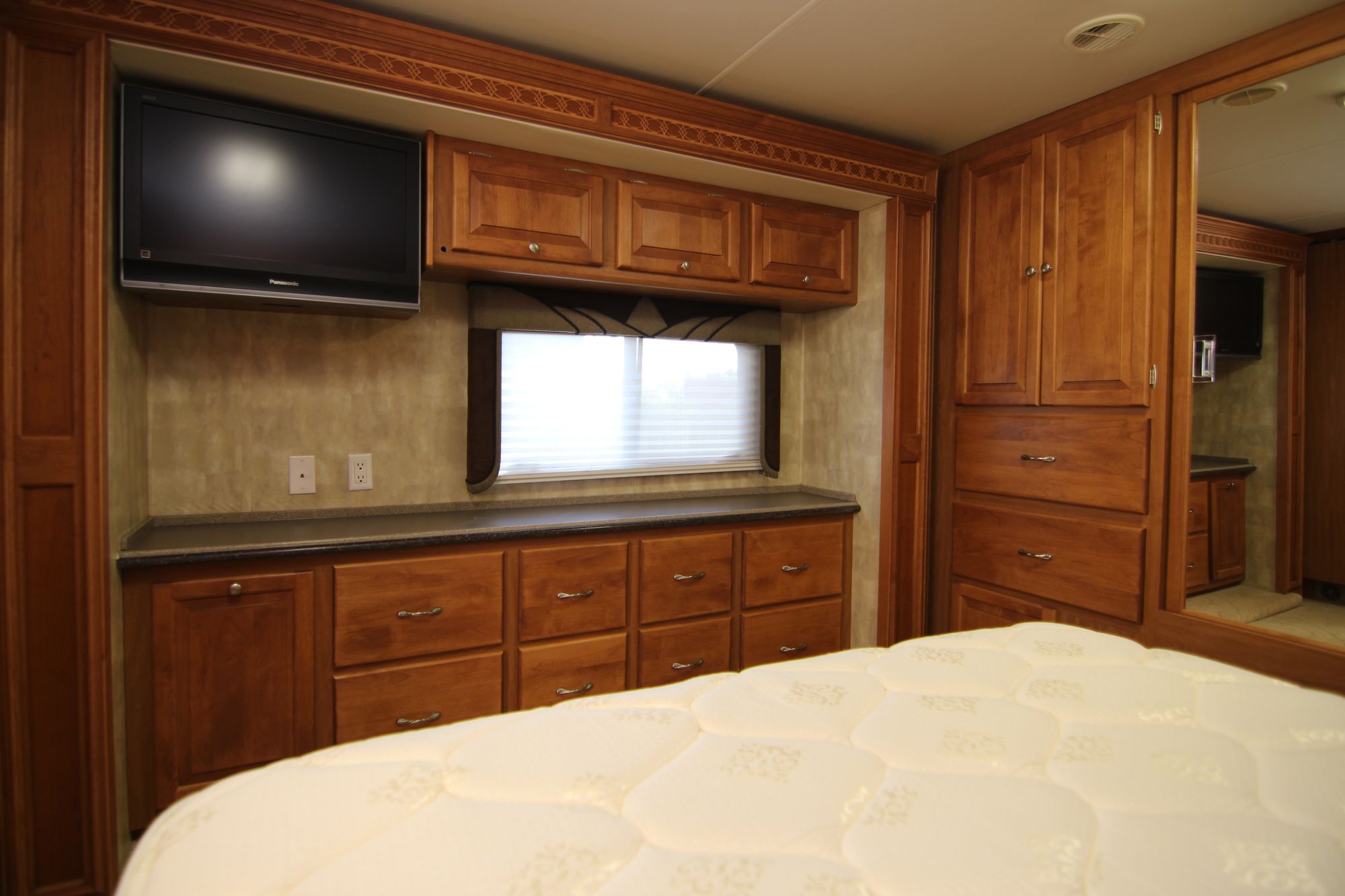 Used 2008 Tiffin Motor Homes Phaeton 42QRH Class A  For Sale