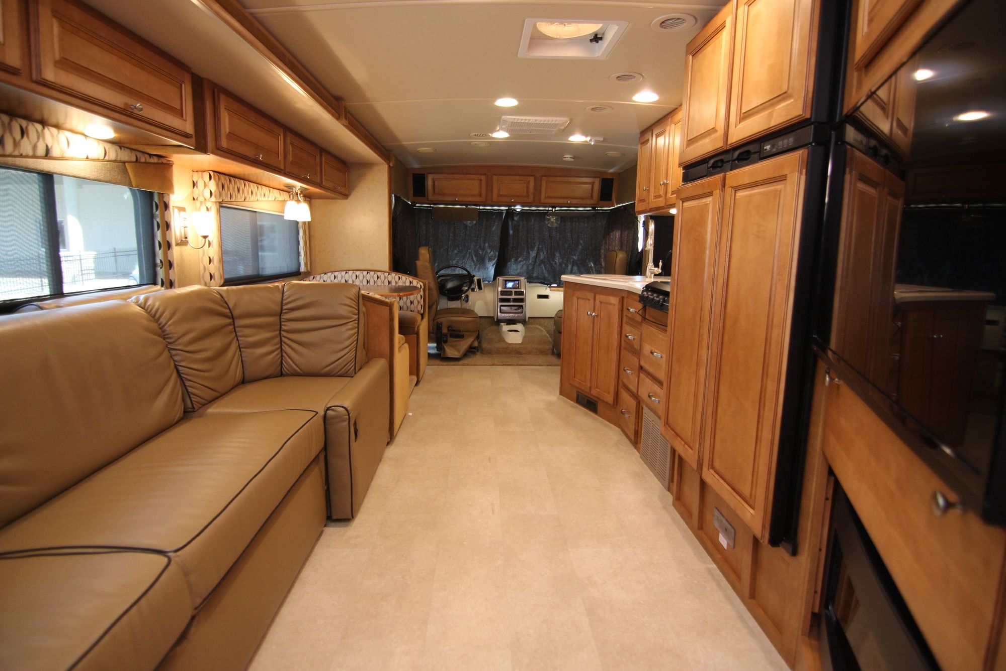 Used 2015 Winnebago Vista 35F Class A  For Sale