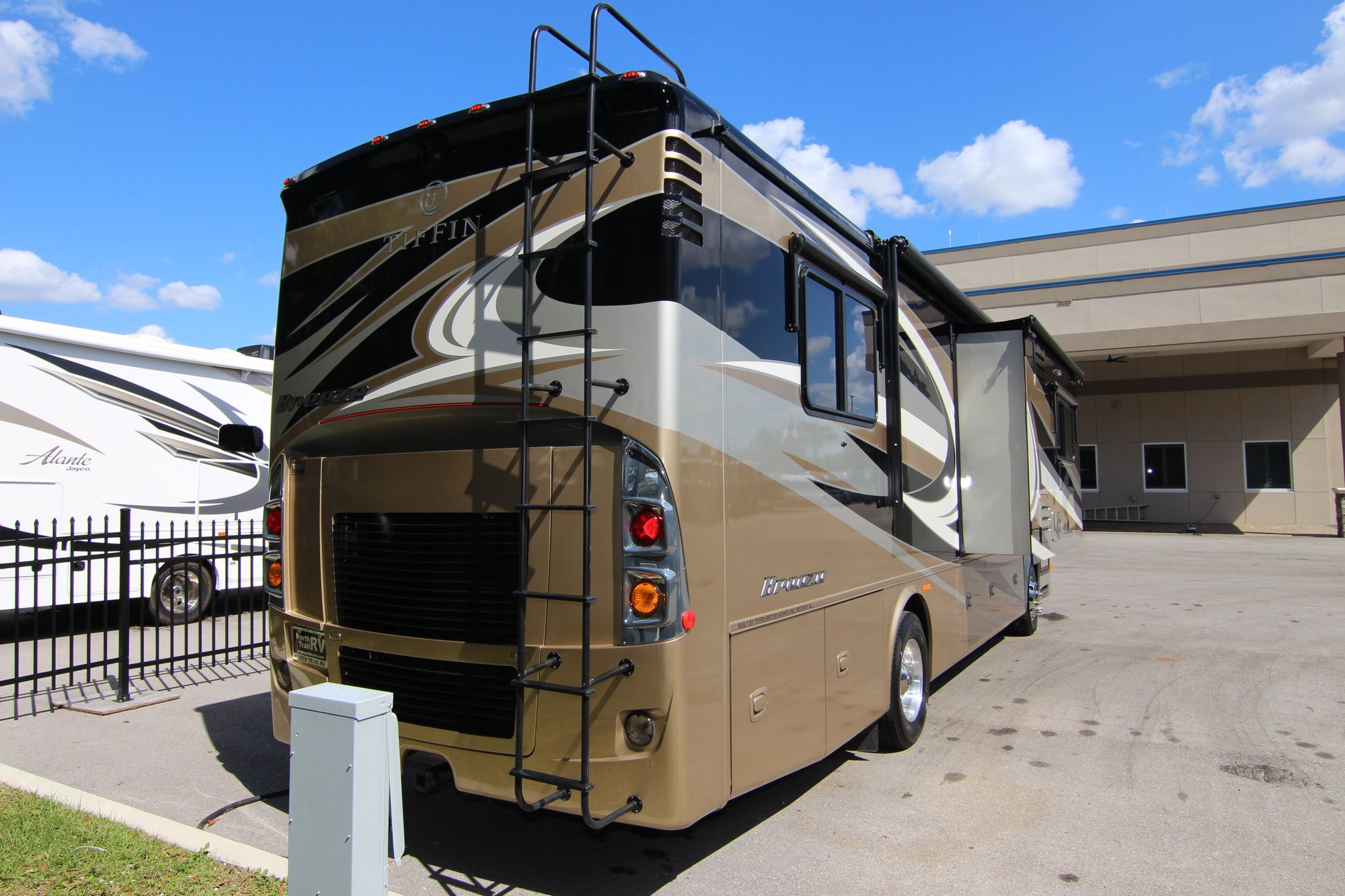 Used 2017 Tiffin Motor Homes Breeze 32BR Class A  For Sale