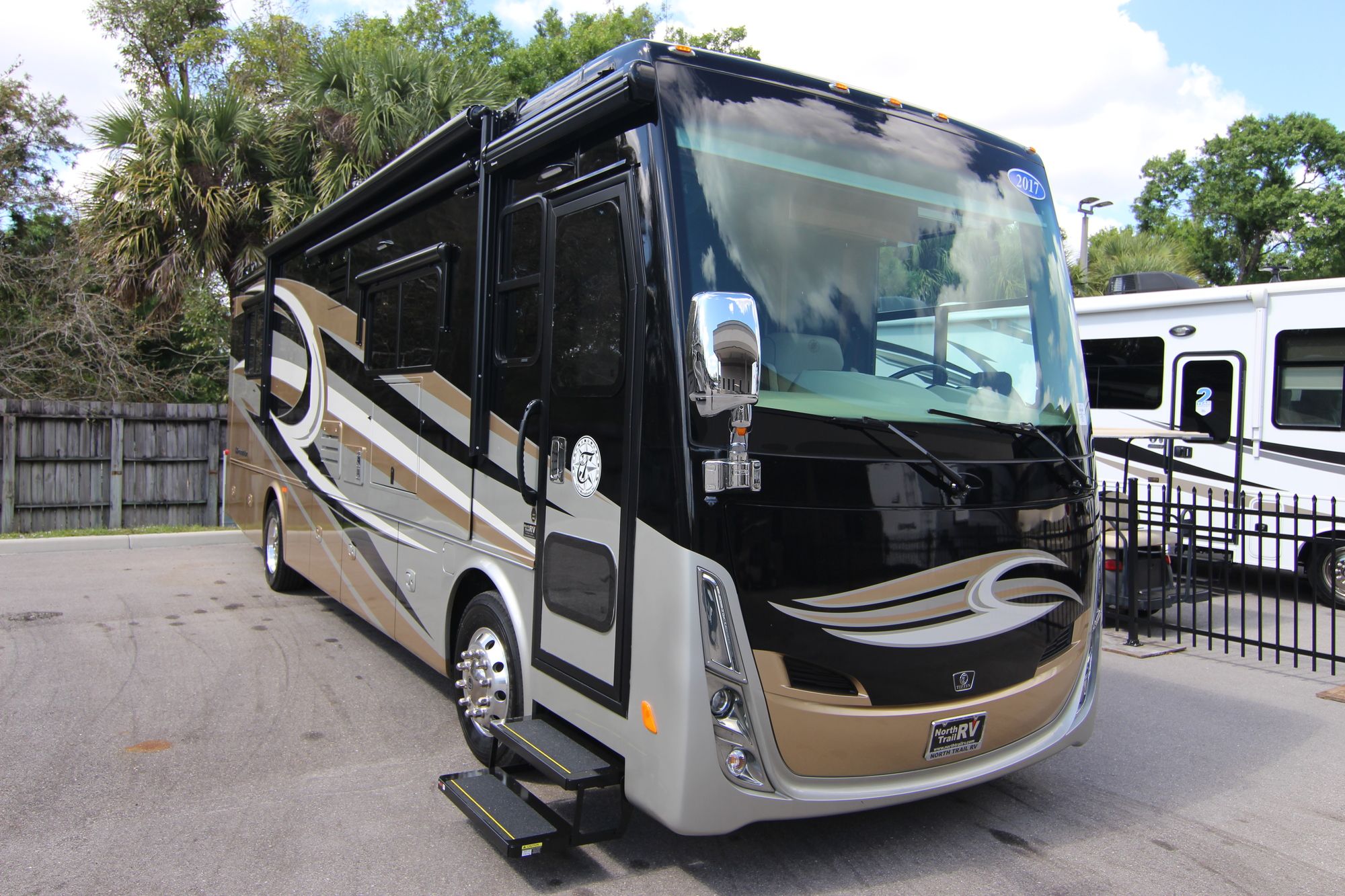 Used 2017 Tiffin Motor Homes Breeze 32BR Class A  For Sale