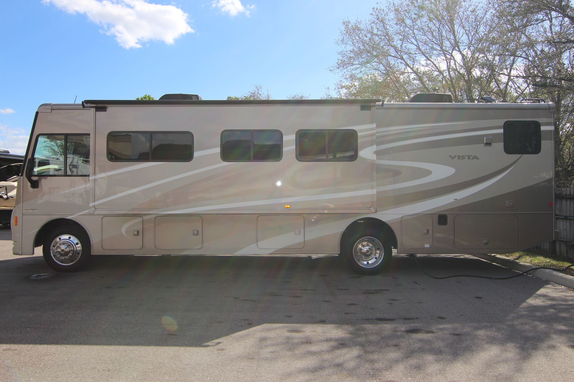 Used 2015 Winnebago Vista 35F Class A  For Sale